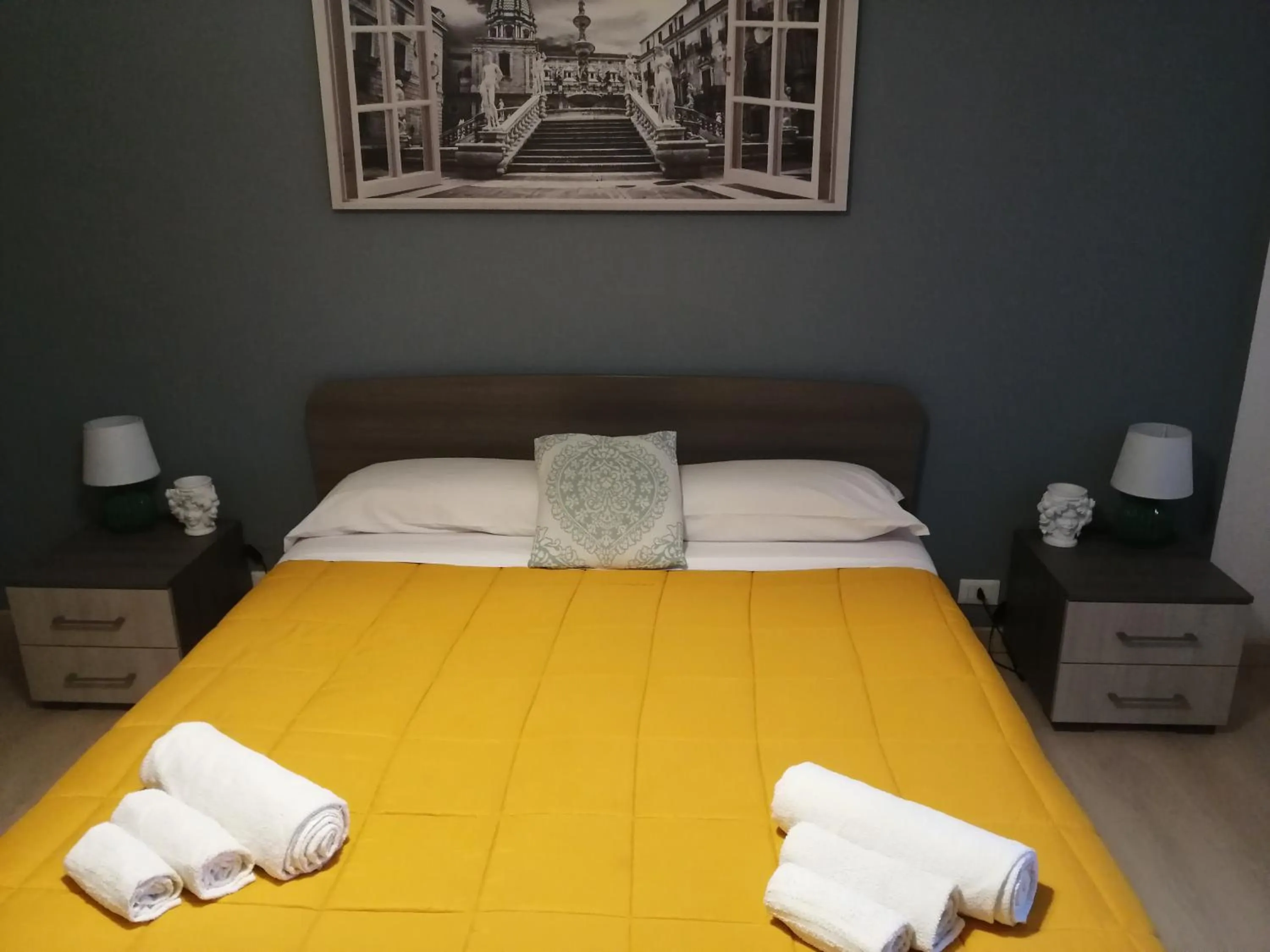 Photo of the whole room, Bed in Dante091