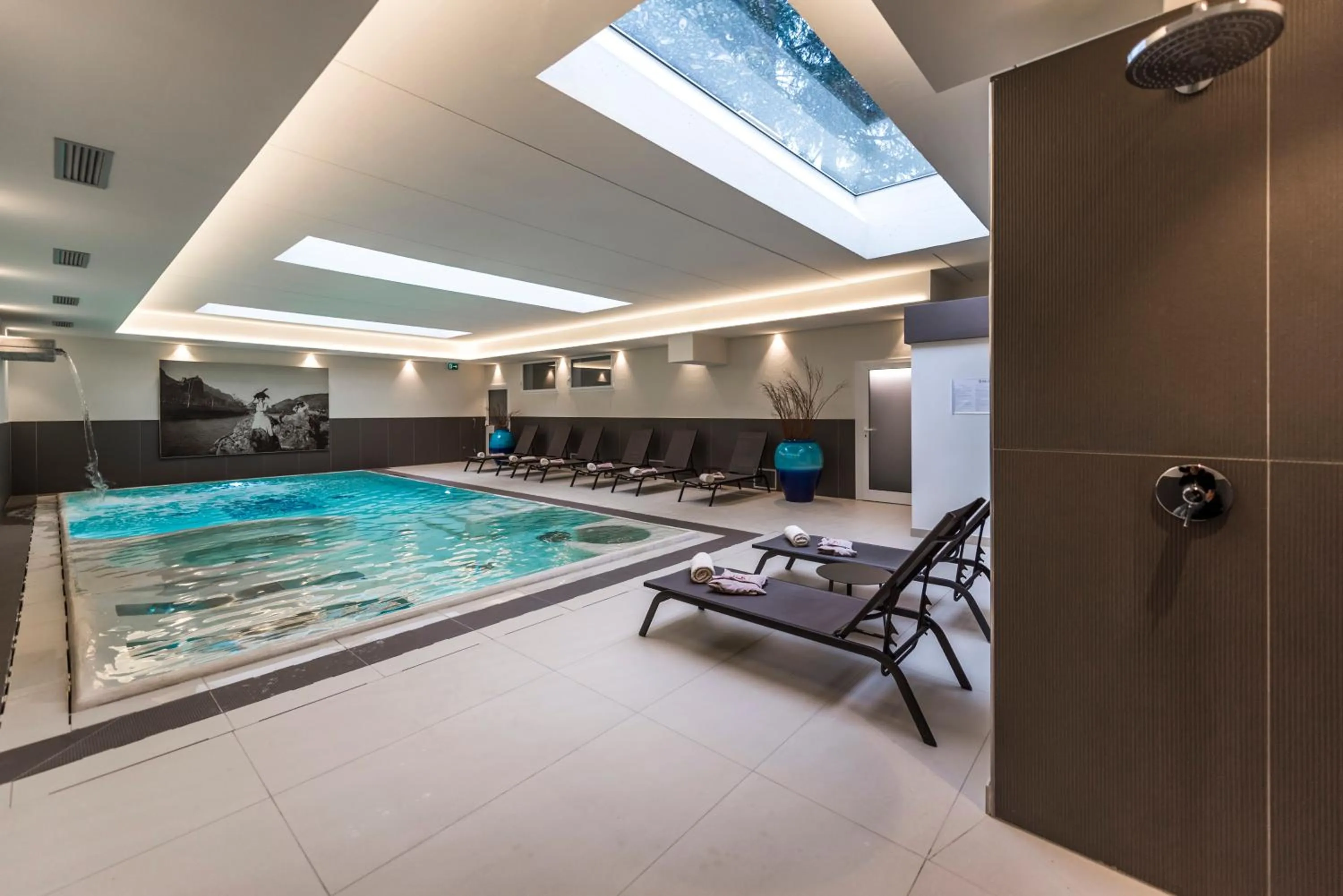 Swimming pool in Villa Italia Luxury Suites and Apartments