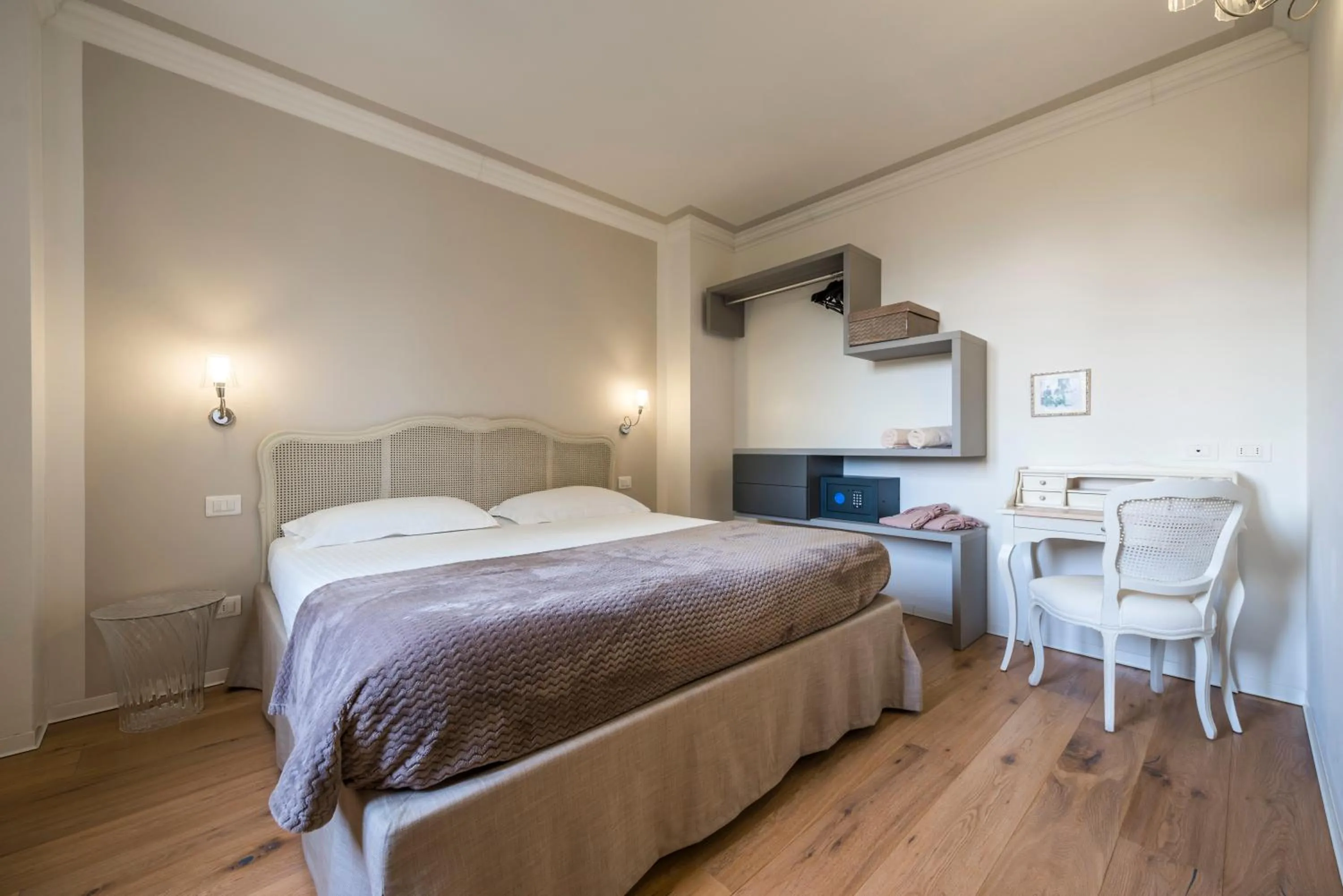 Bed in Villa Italia Luxury Suites and Apartments