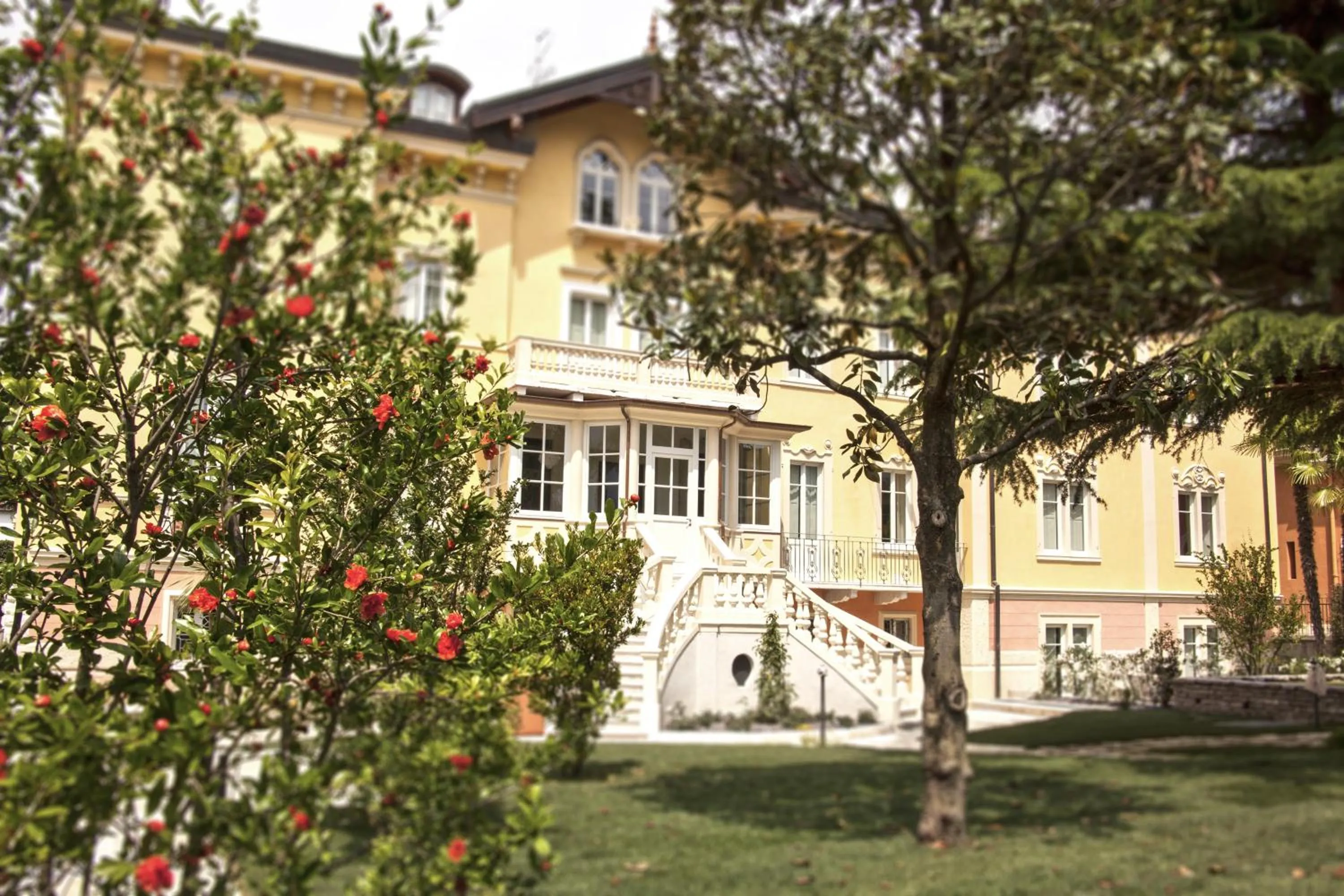 Garden in Villa Italia Luxury Suites and Apartments