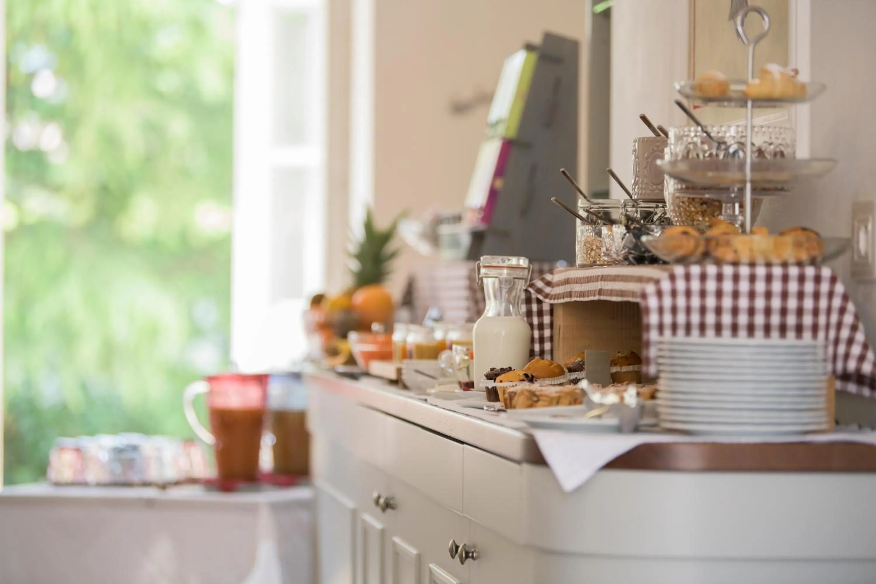 Communal lounge/ TV room in Villa Italia Luxury Suites and Apartments