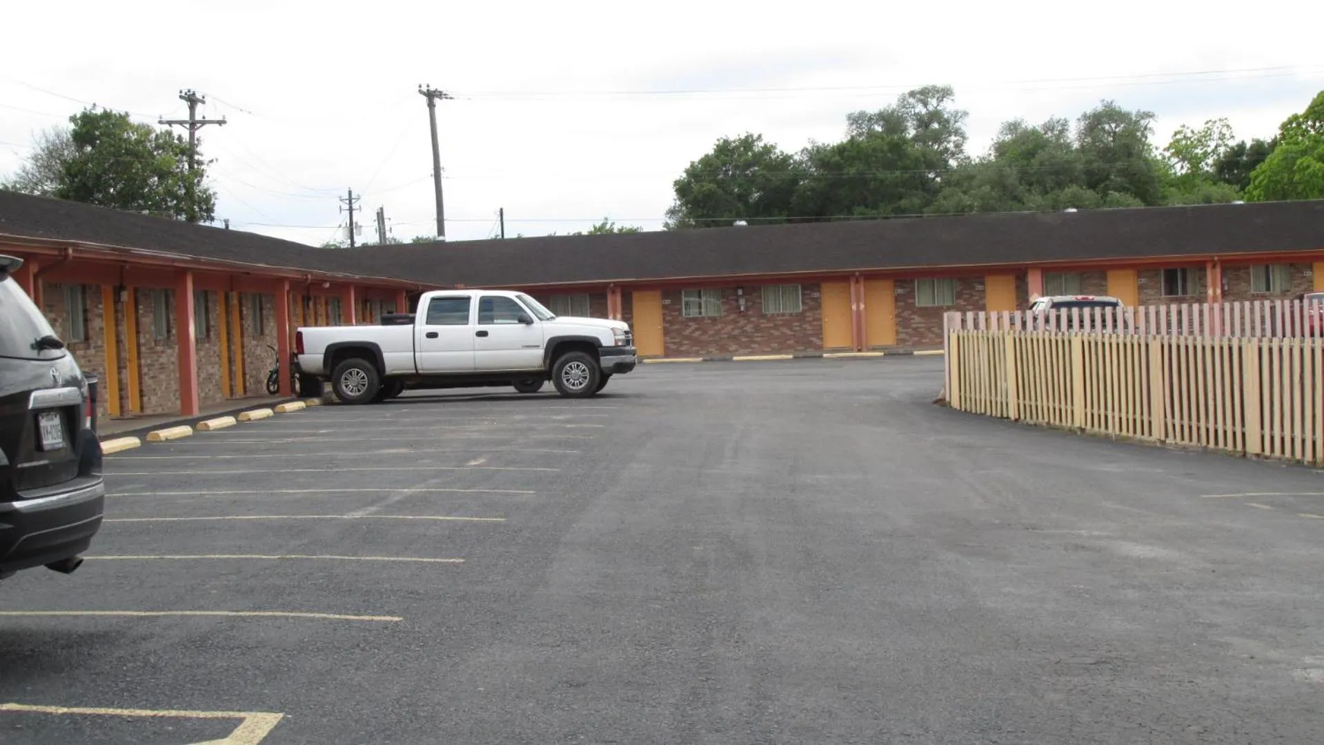 Facade/entrance in Sportsman's Motel