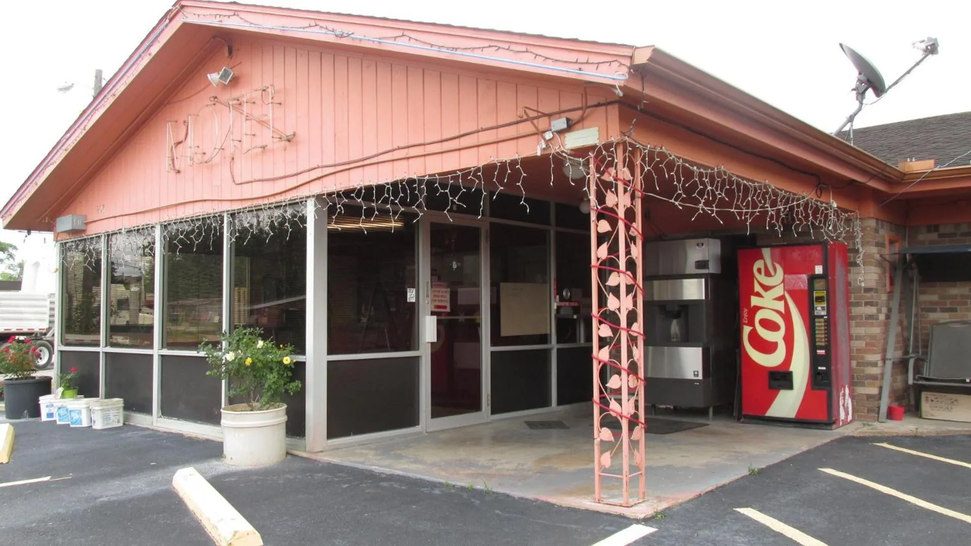 Lobby or reception in Sportsman's Motel