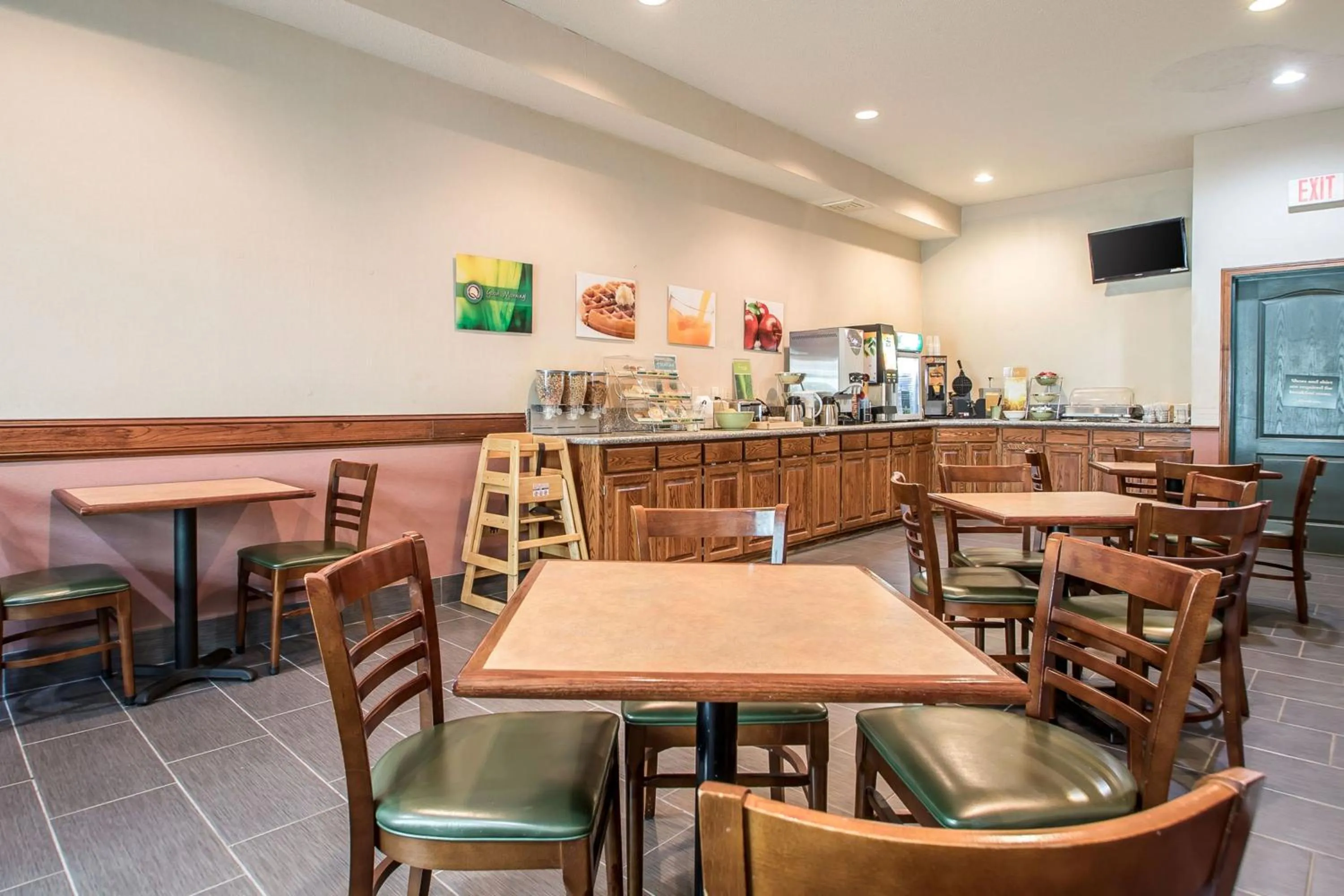 Food and drinks in Quality Inn & Suites East Troy I-43