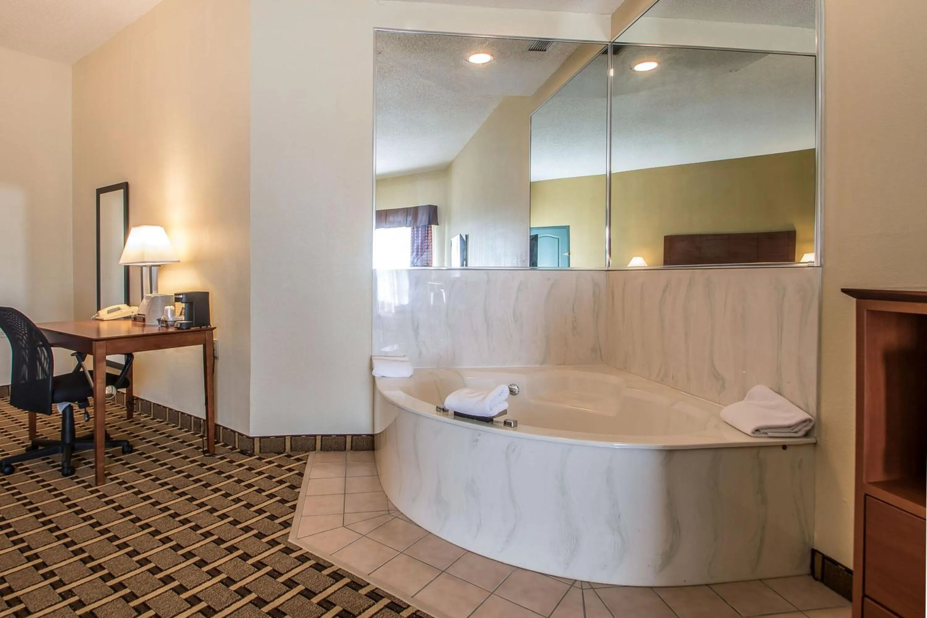 Area and facilities in Quality Inn & Suites East Troy I-43