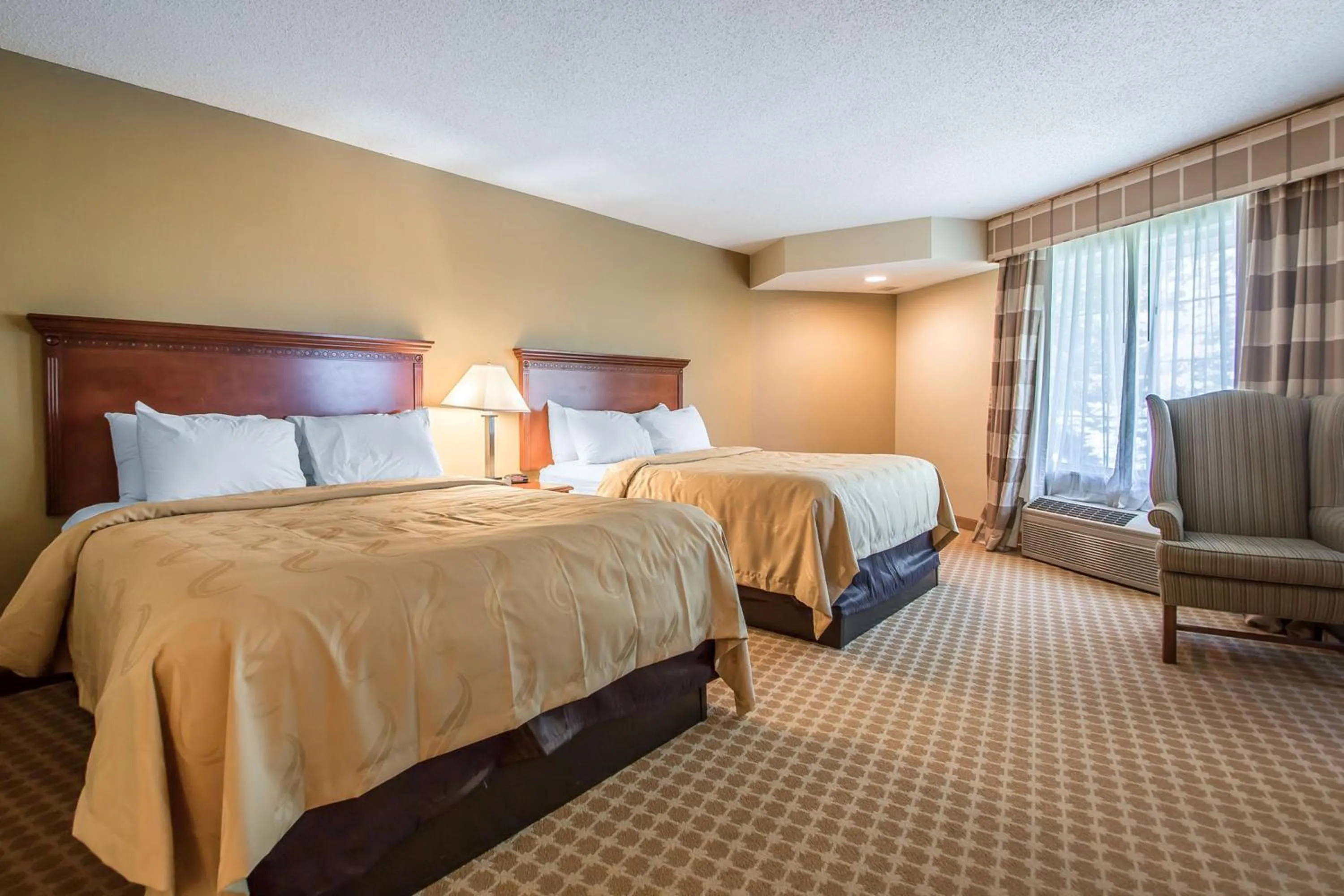 Photo of the whole room, Bed in Quality Inn & Suites East Troy I-43