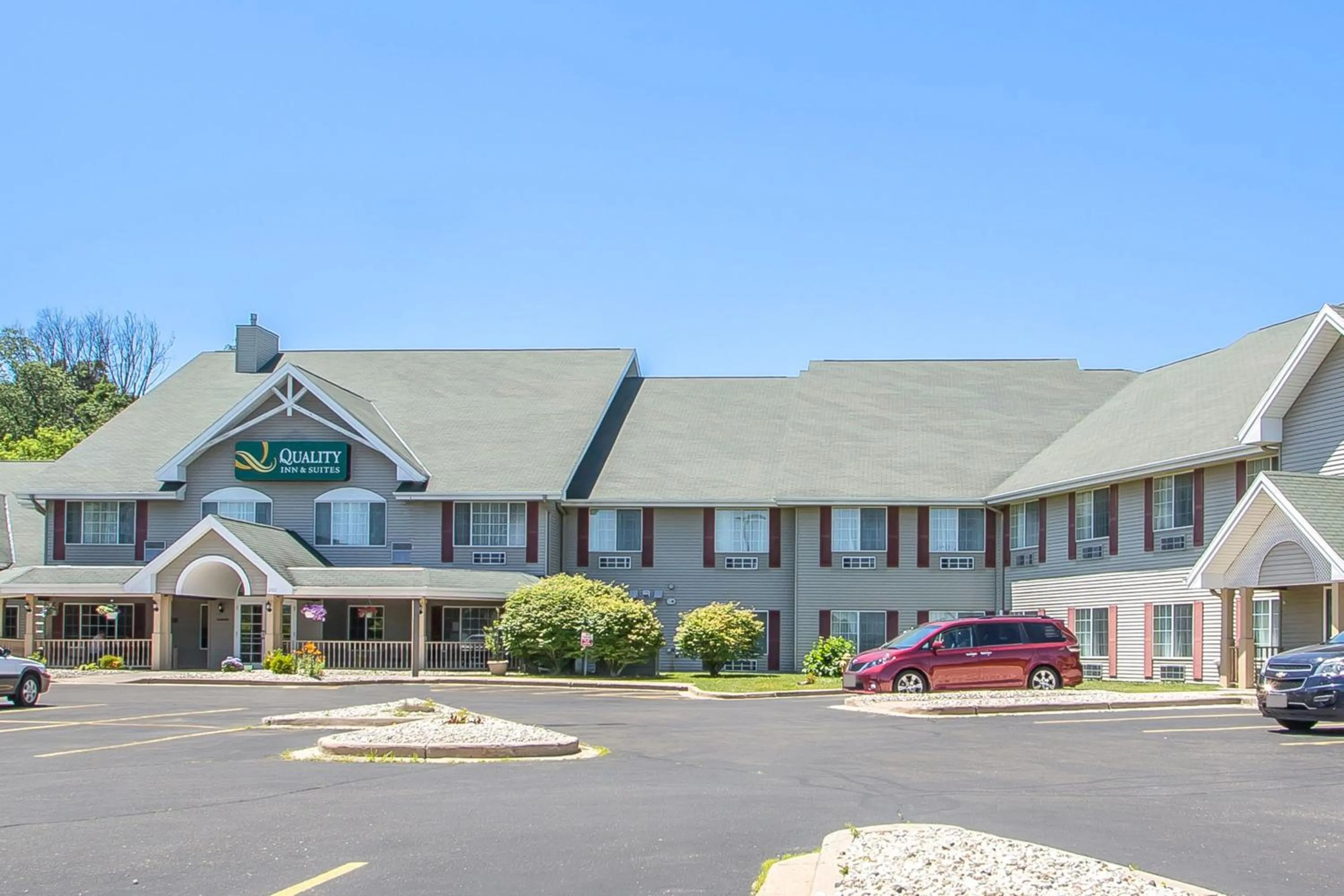 Property building in Quality Inn & Suites East Troy I-43