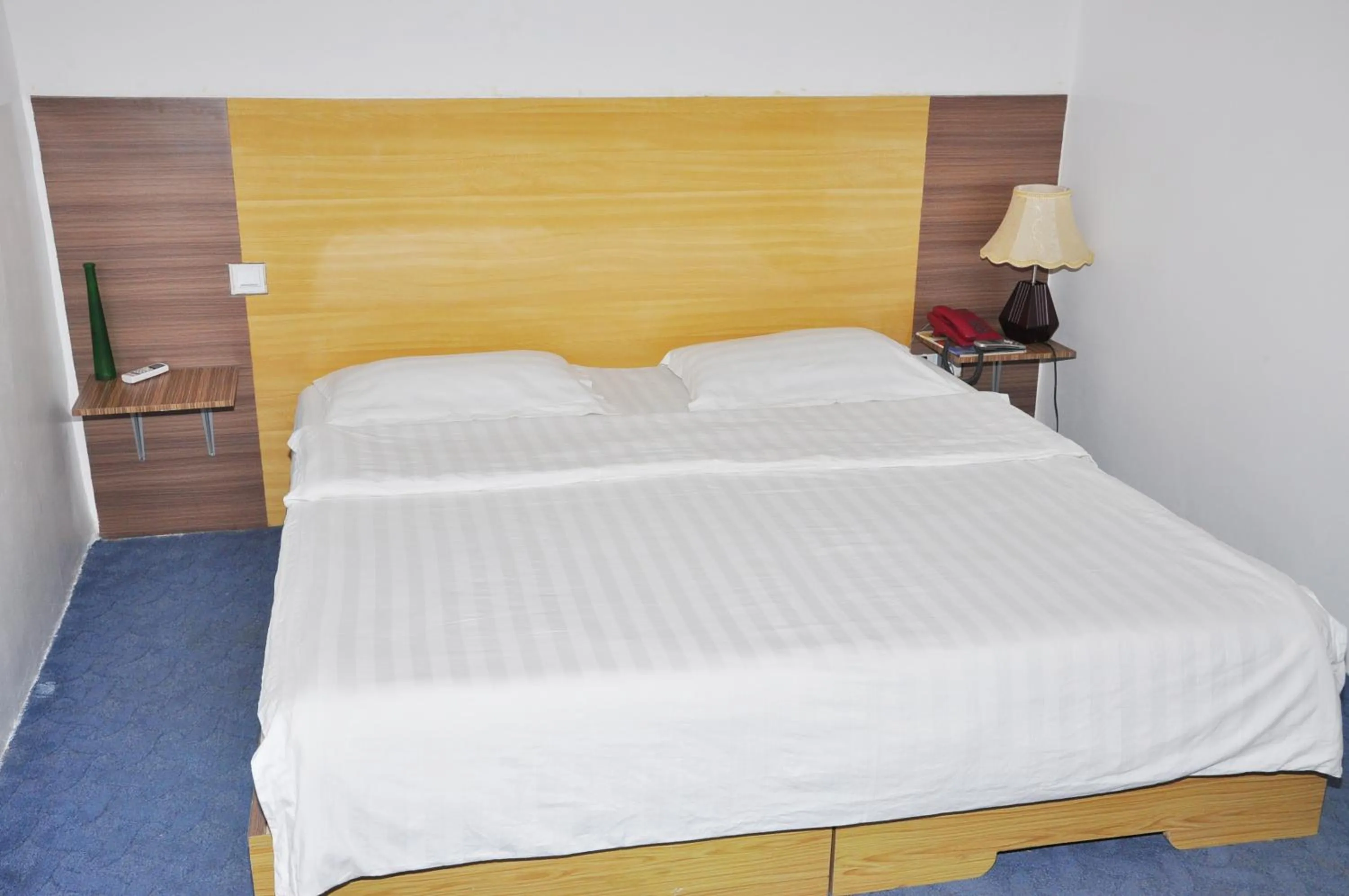 Bedroom in Jess Hotel