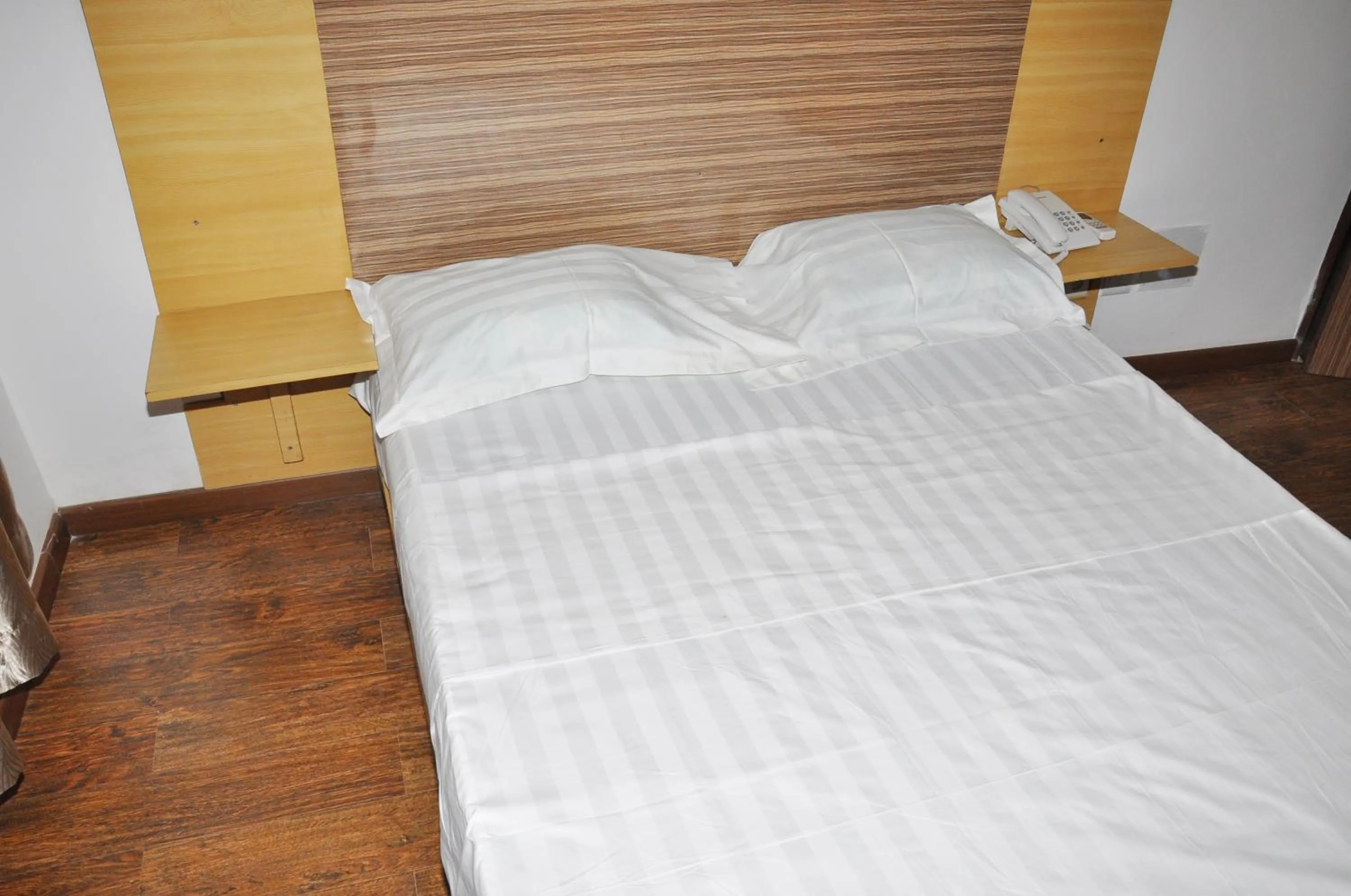 Bedroom in Jess Hotel