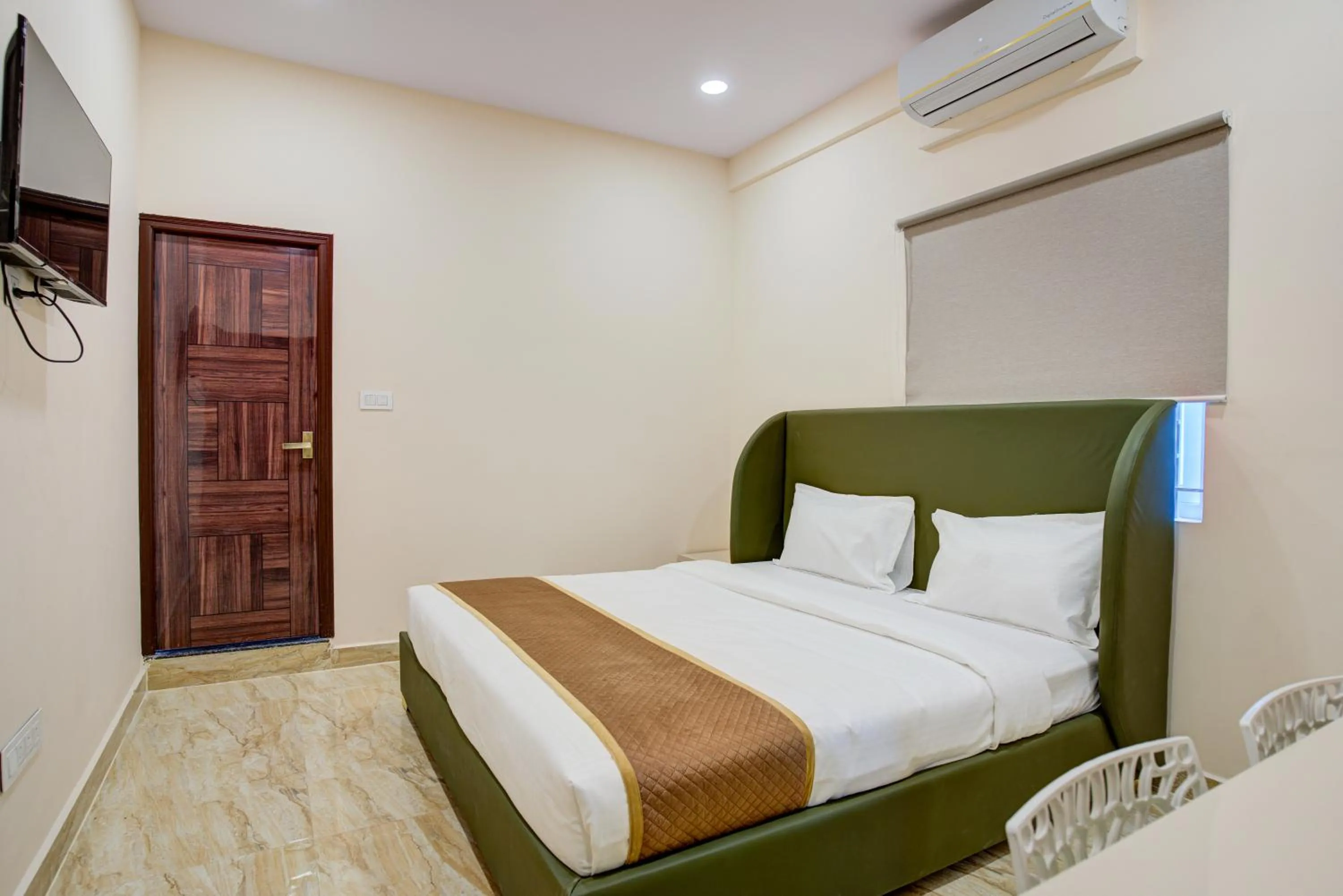 Bed in Hotel Well Suites Near Electronic City 400 Mtr