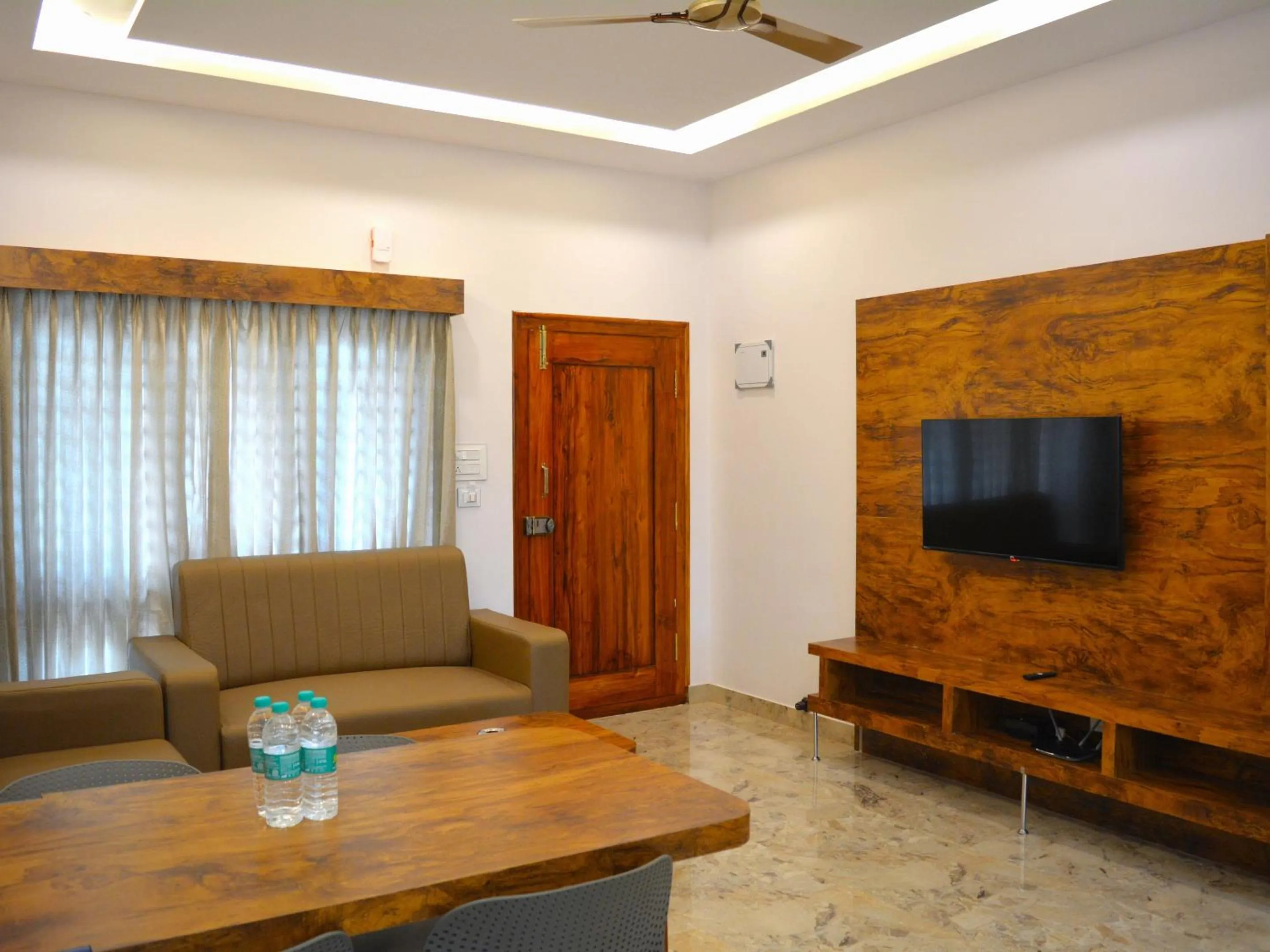 Communal lounge/ TV room in City Service Apartment