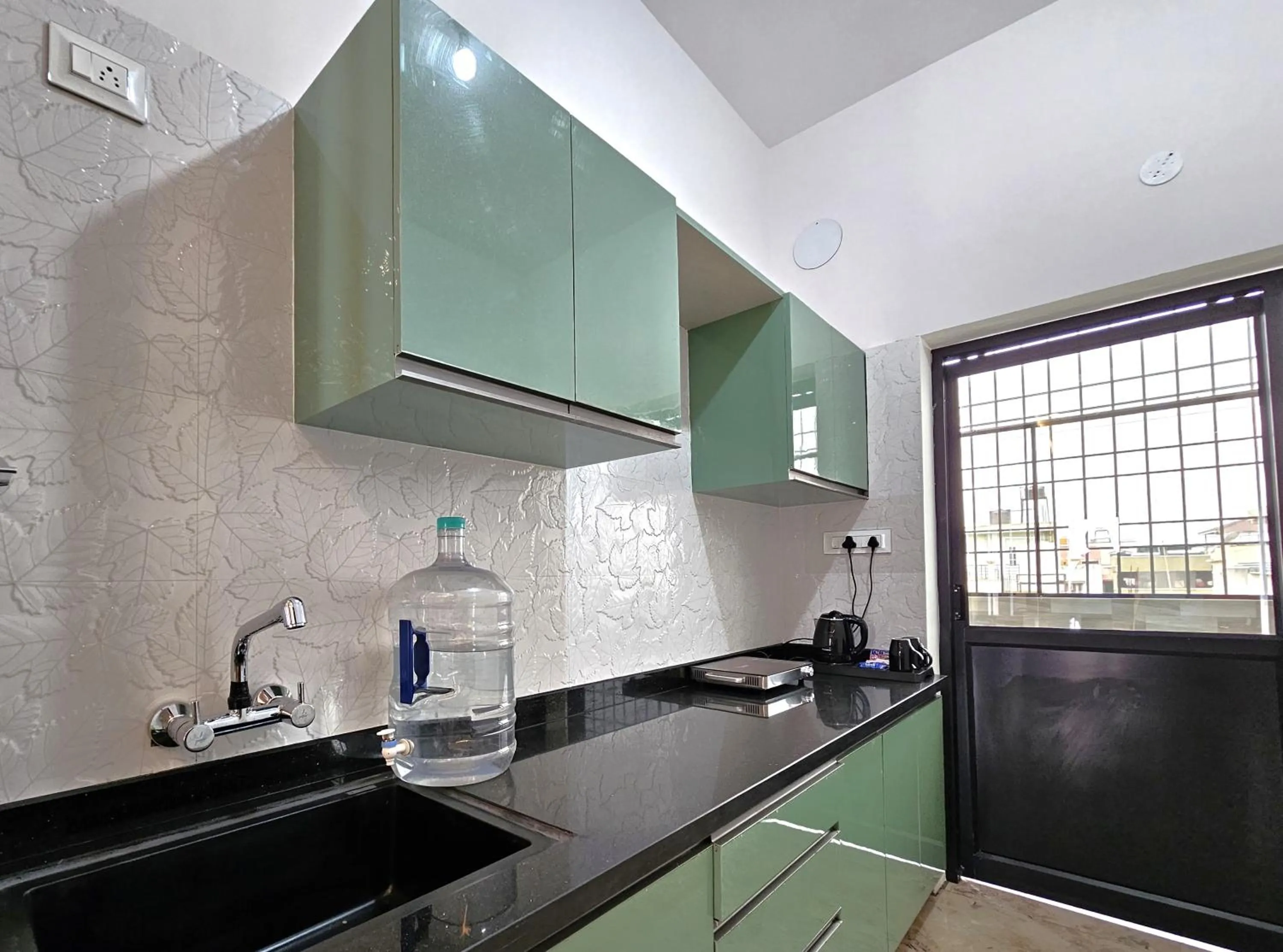 Kitchen or kitchenette in City Service Apartment