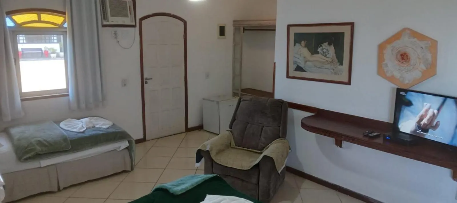 Photo of the whole room, Bed in Atlântico Hotel