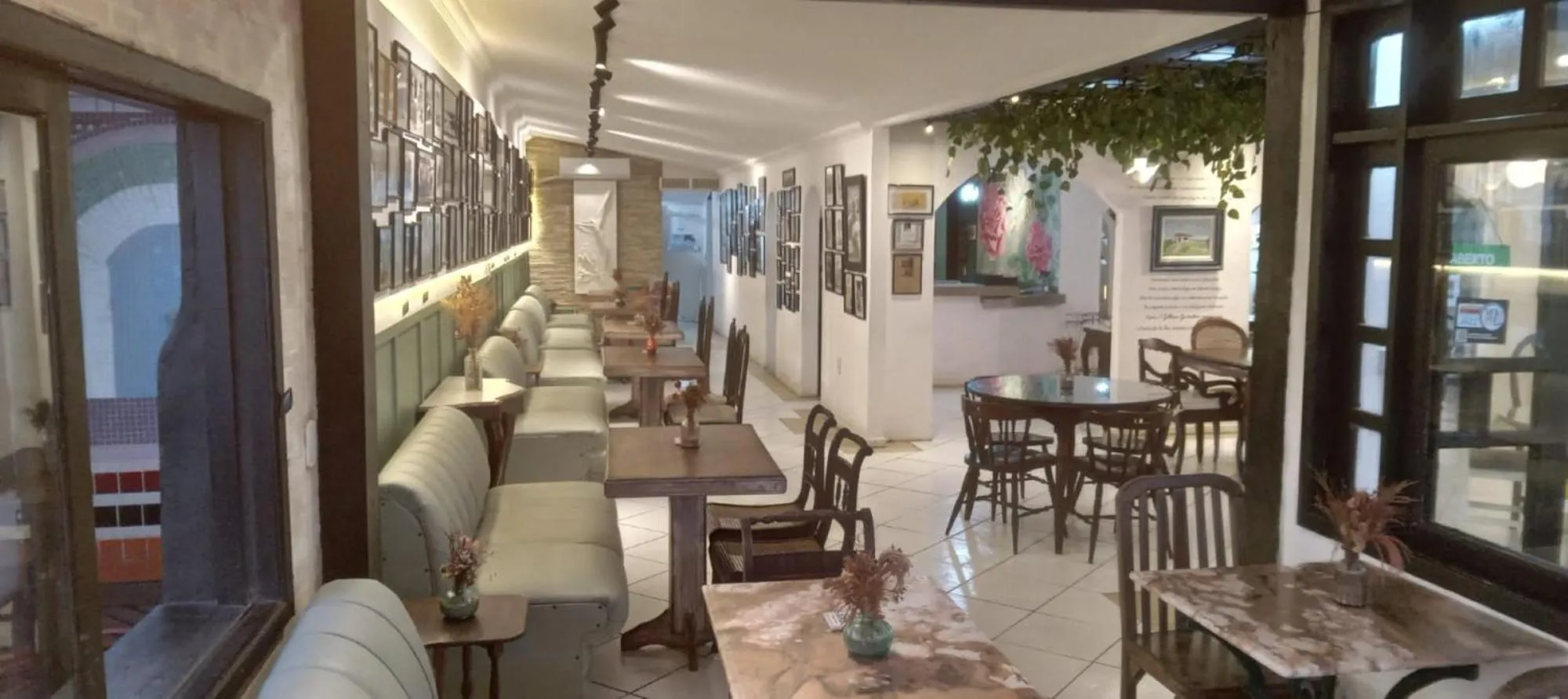 Restaurant/places to eat in Atlântico Hotel