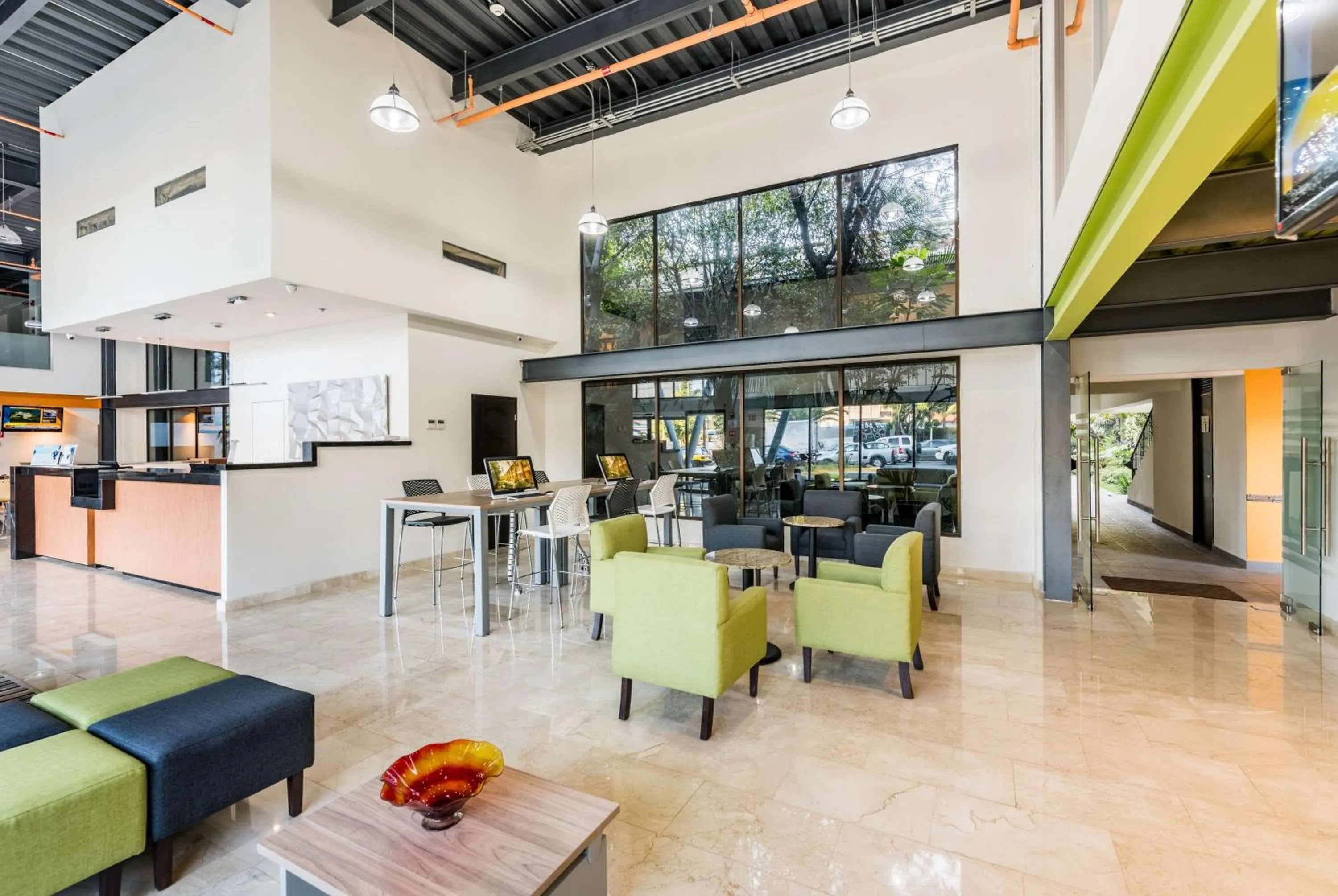 Lobby or reception in Wyndham Garden Guadalajara Expo Plaza del Sol