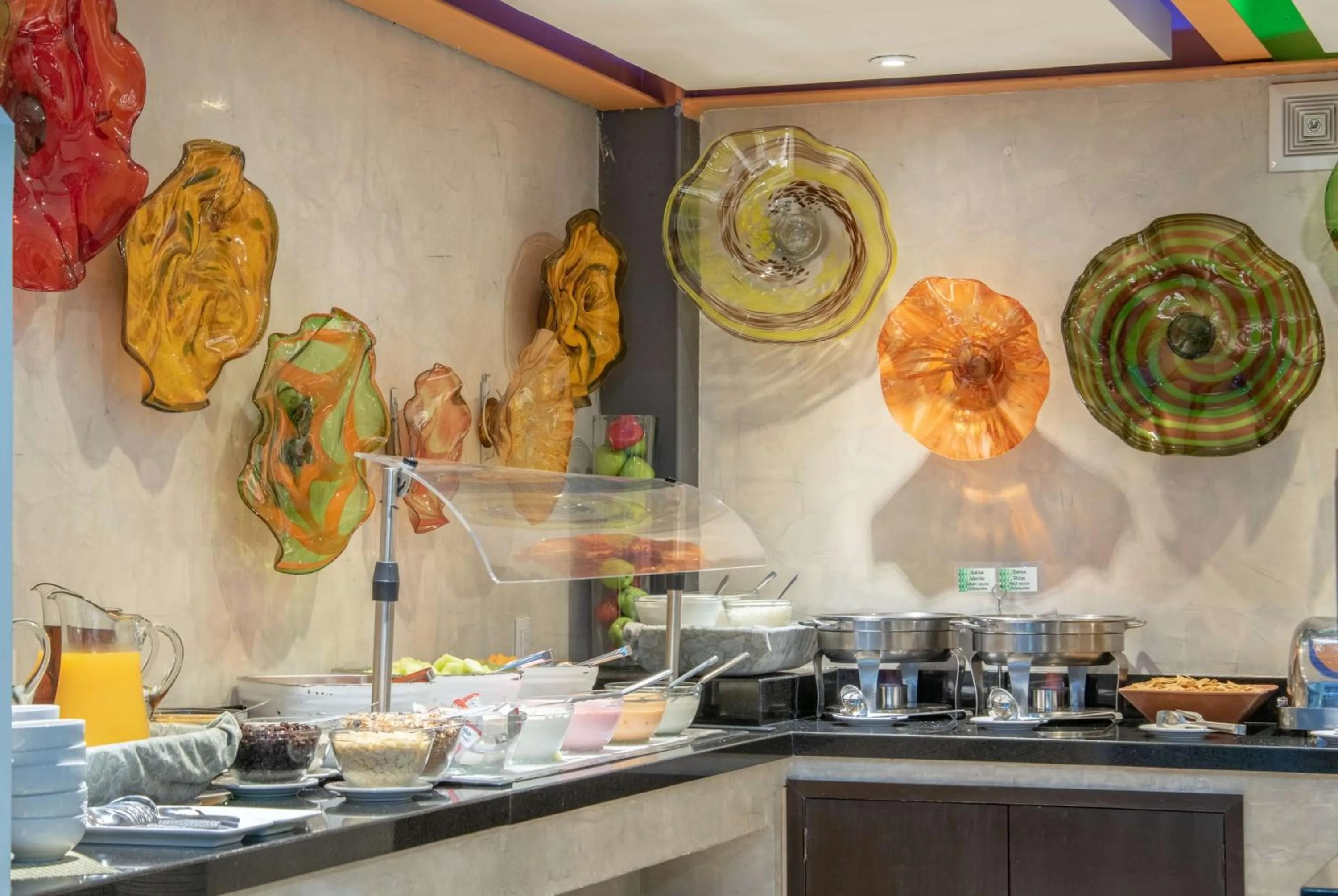 Restaurant/places to eat in Wyndham Garden Guadalajara Expo Plaza del Sol