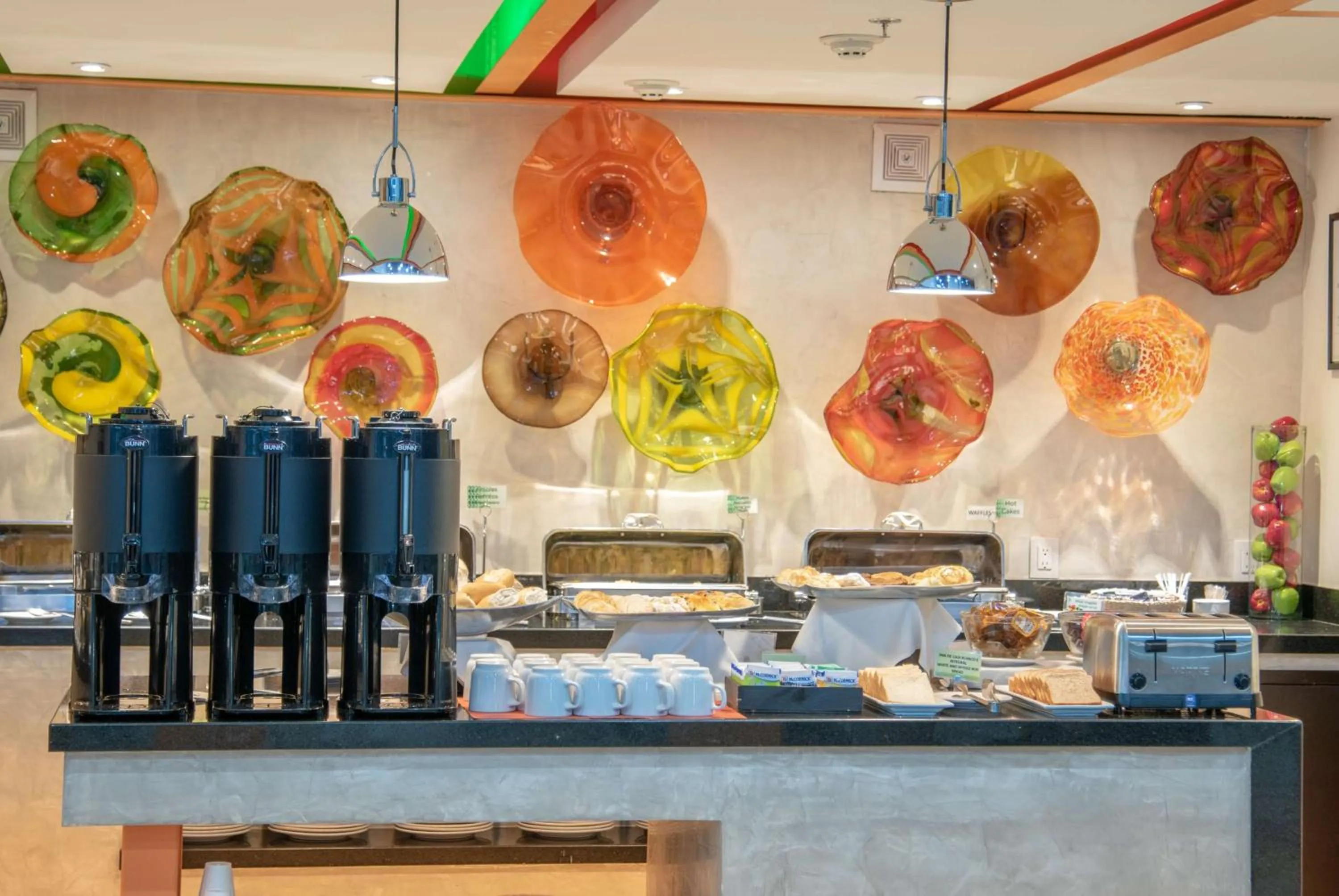 Restaurant/places to eat in Wyndham Garden Guadalajara Expo Plaza del Sol