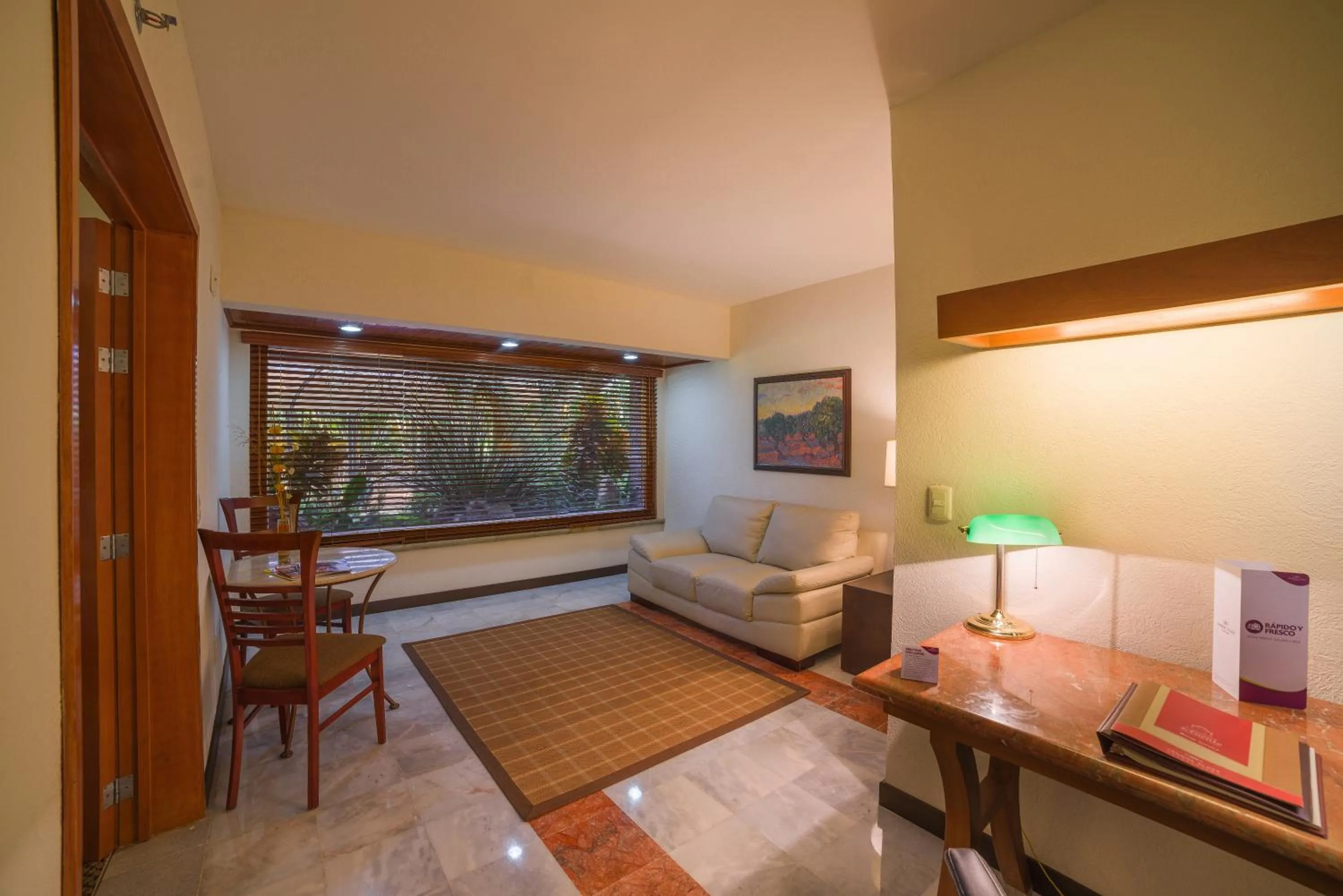 Day, Bed in Wyndham Garden Guadalajara Expo Plaza del Sol