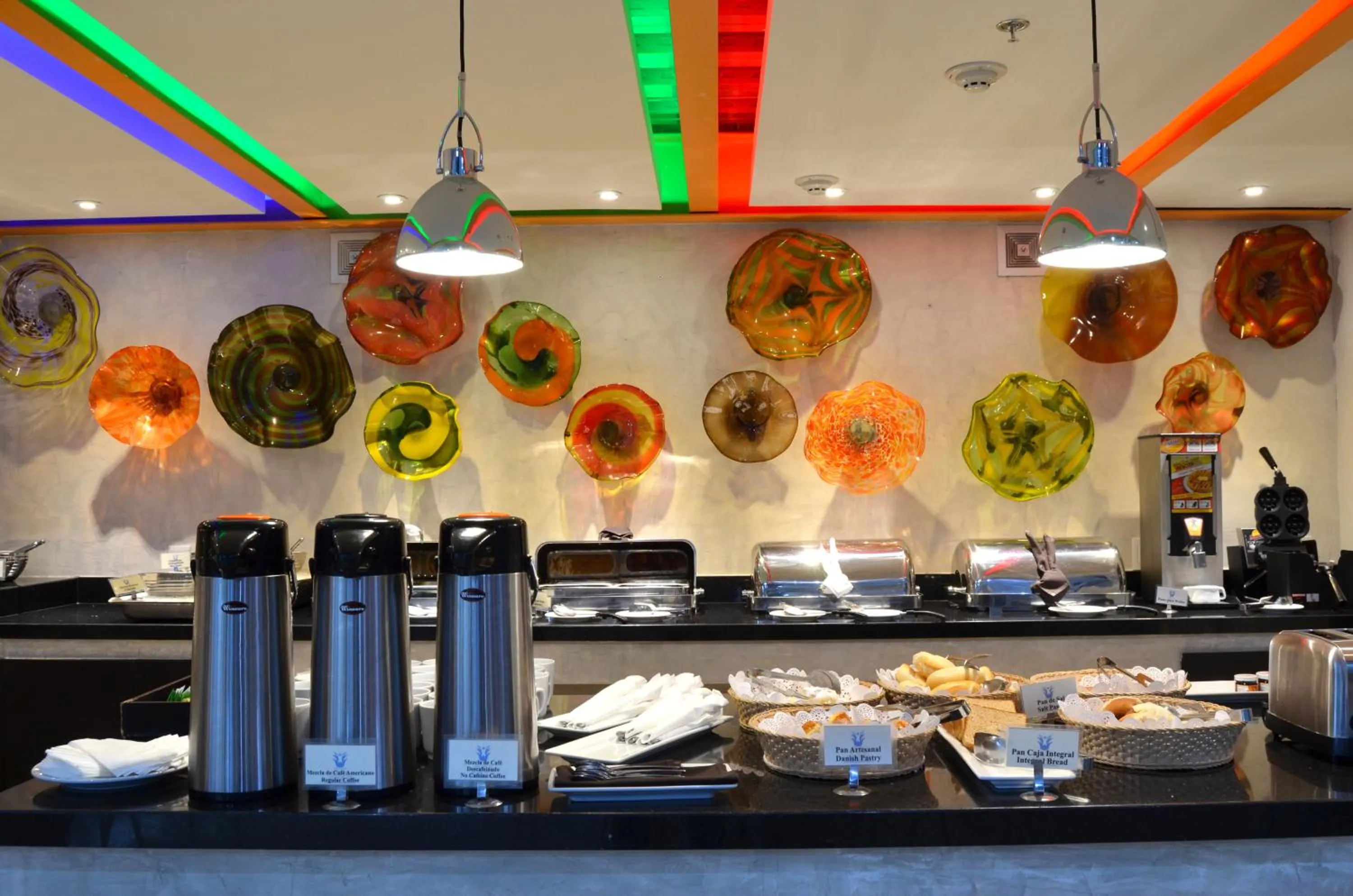 Restaurant/places to eat in Wyndham Garden Guadalajara Expo Plaza del Sol