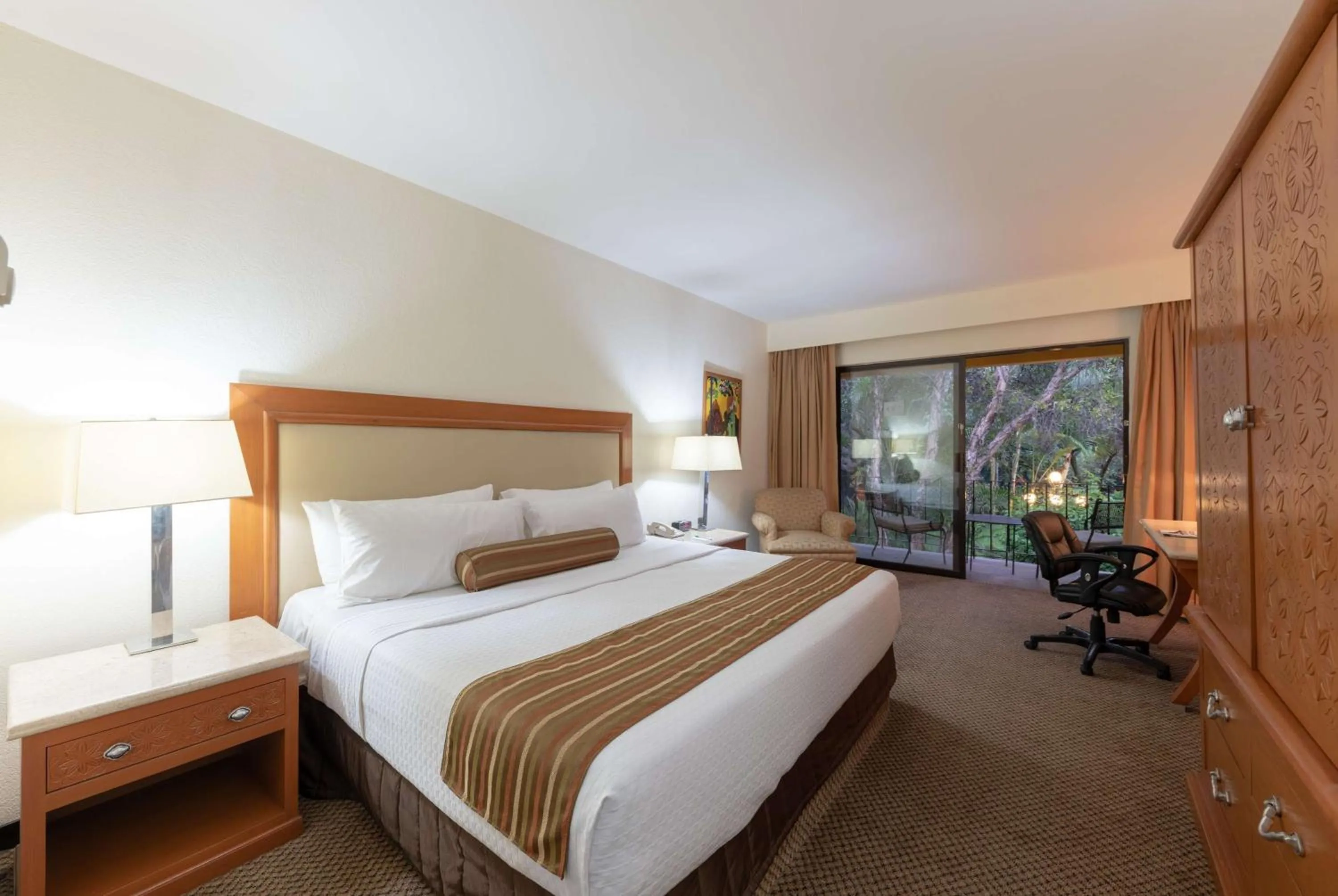 Photo of the whole room, Bed in Wyndham Garden Guadalajara Expo Plaza del Sol