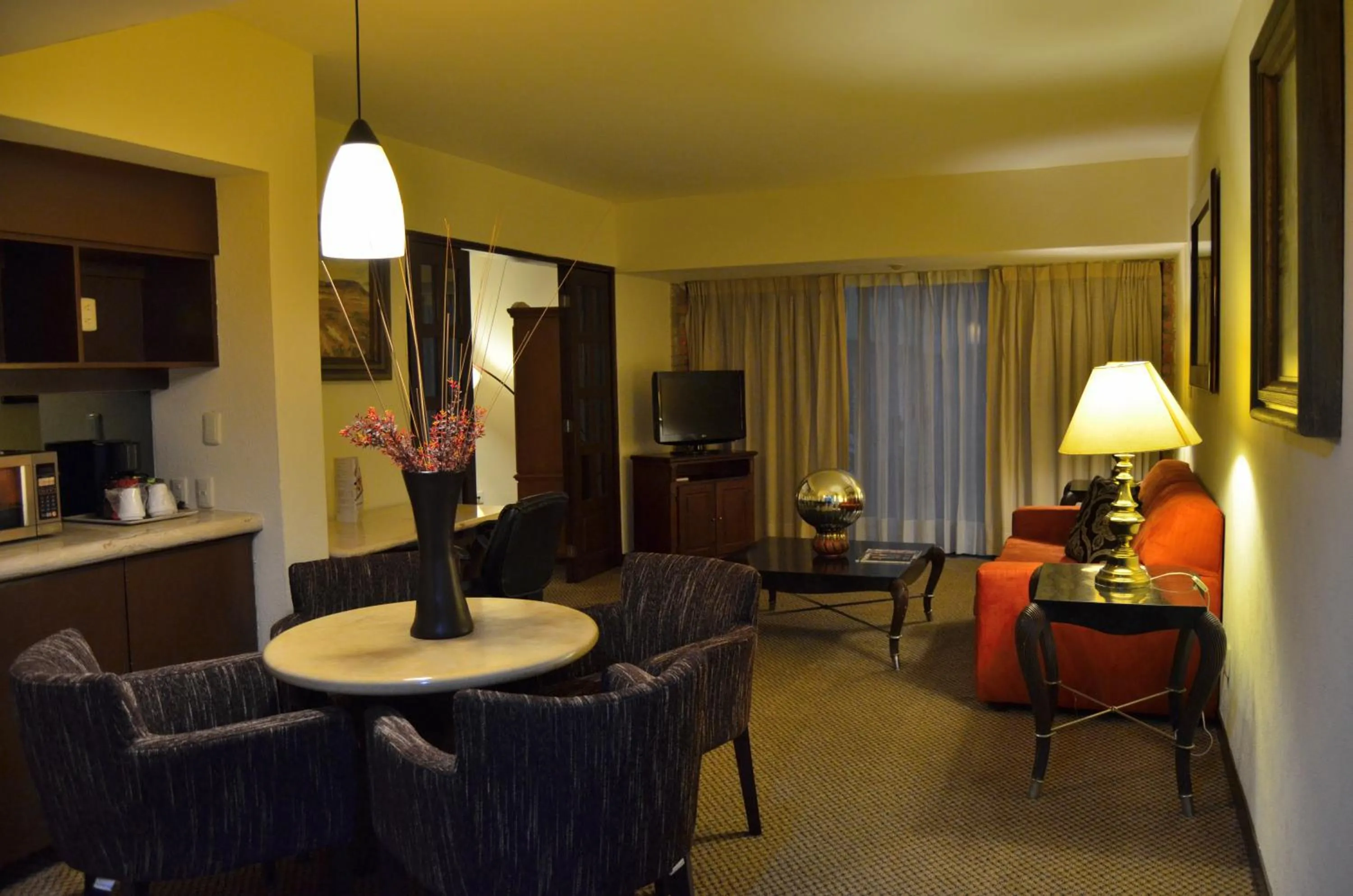 Living room in Wyndham Garden Guadalajara Expo Plaza del Sol