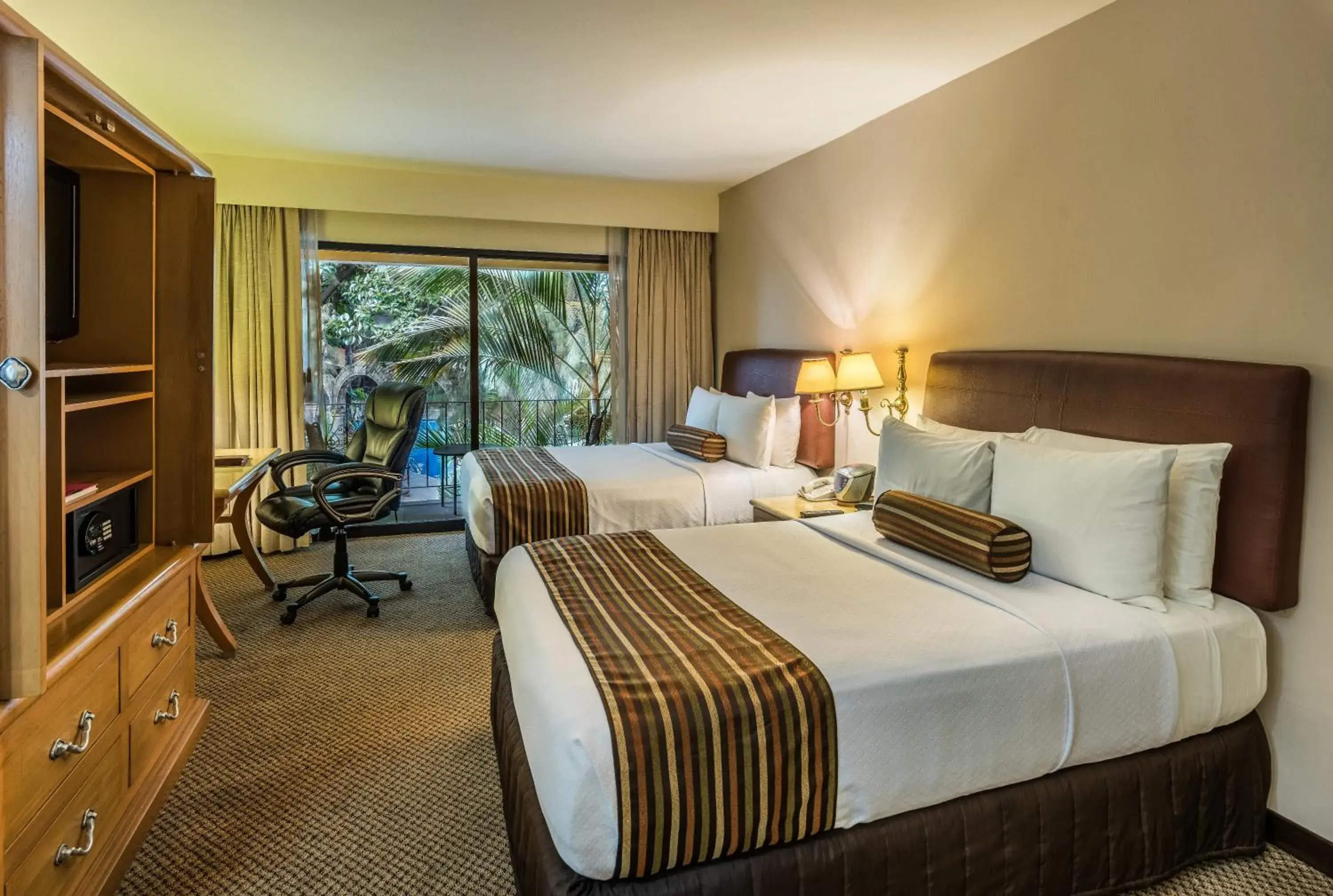 Double Room with Two Double Beds - Non-Smoking in Wyndham Garden Guadalajara Expo Plaza del Sol Double Room with Two Double Beds - Non-Smoking in Wyndham Garden Guadalajara Expo Plaza del Sol