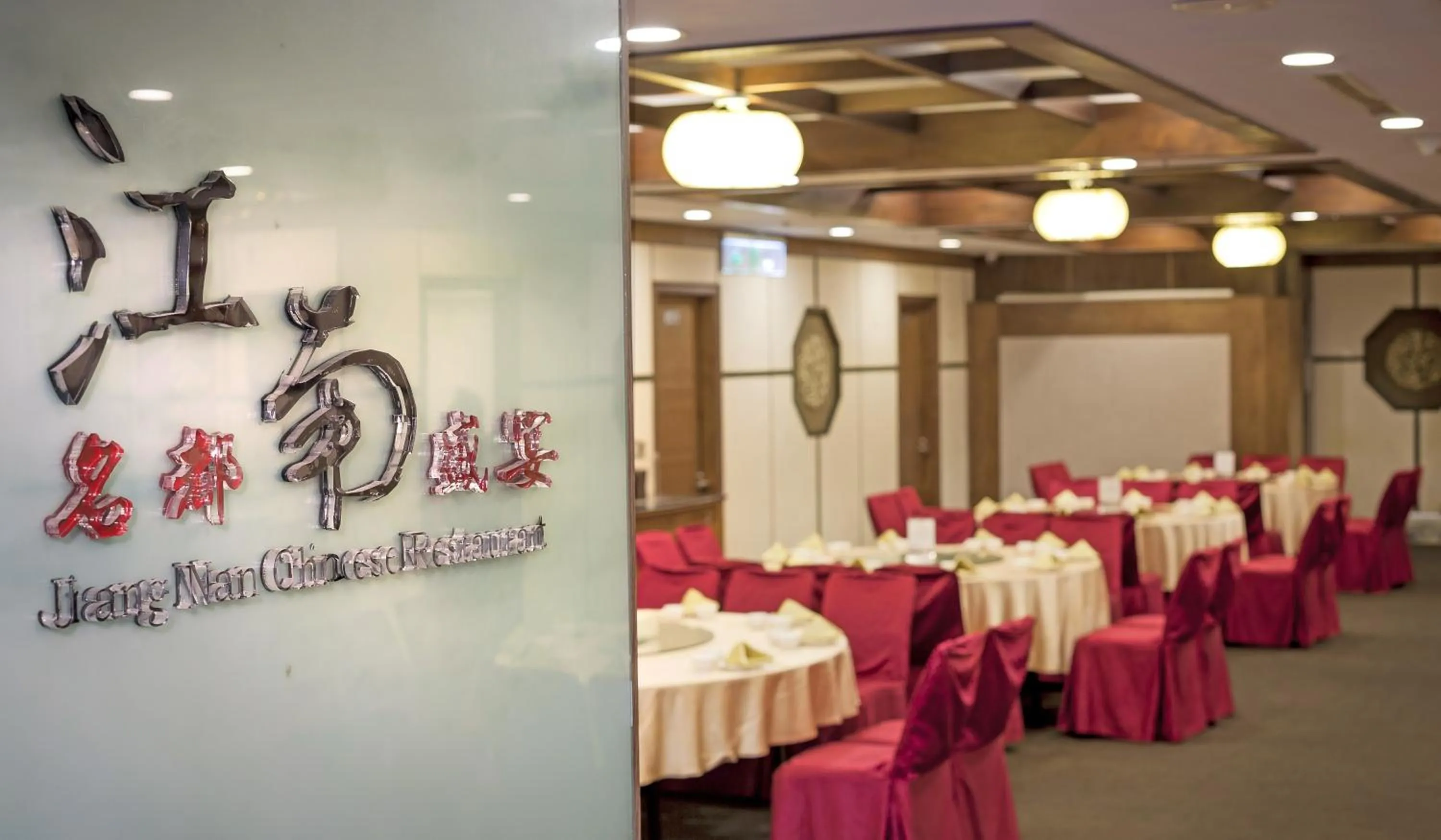 Restaurant/places to eat in Le Beau Max Resort