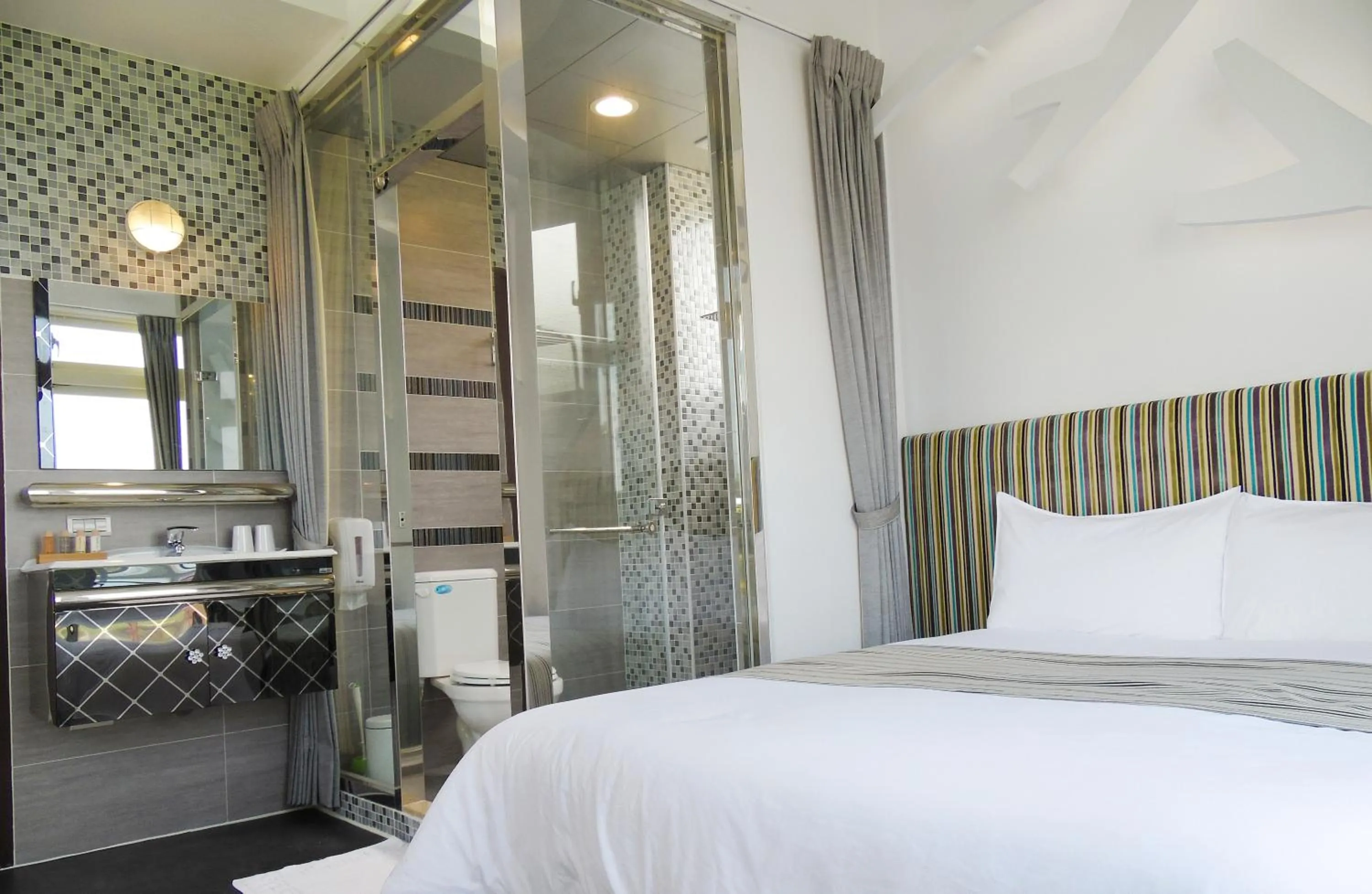 Bedroom, Bed in Footprint Garden B&B