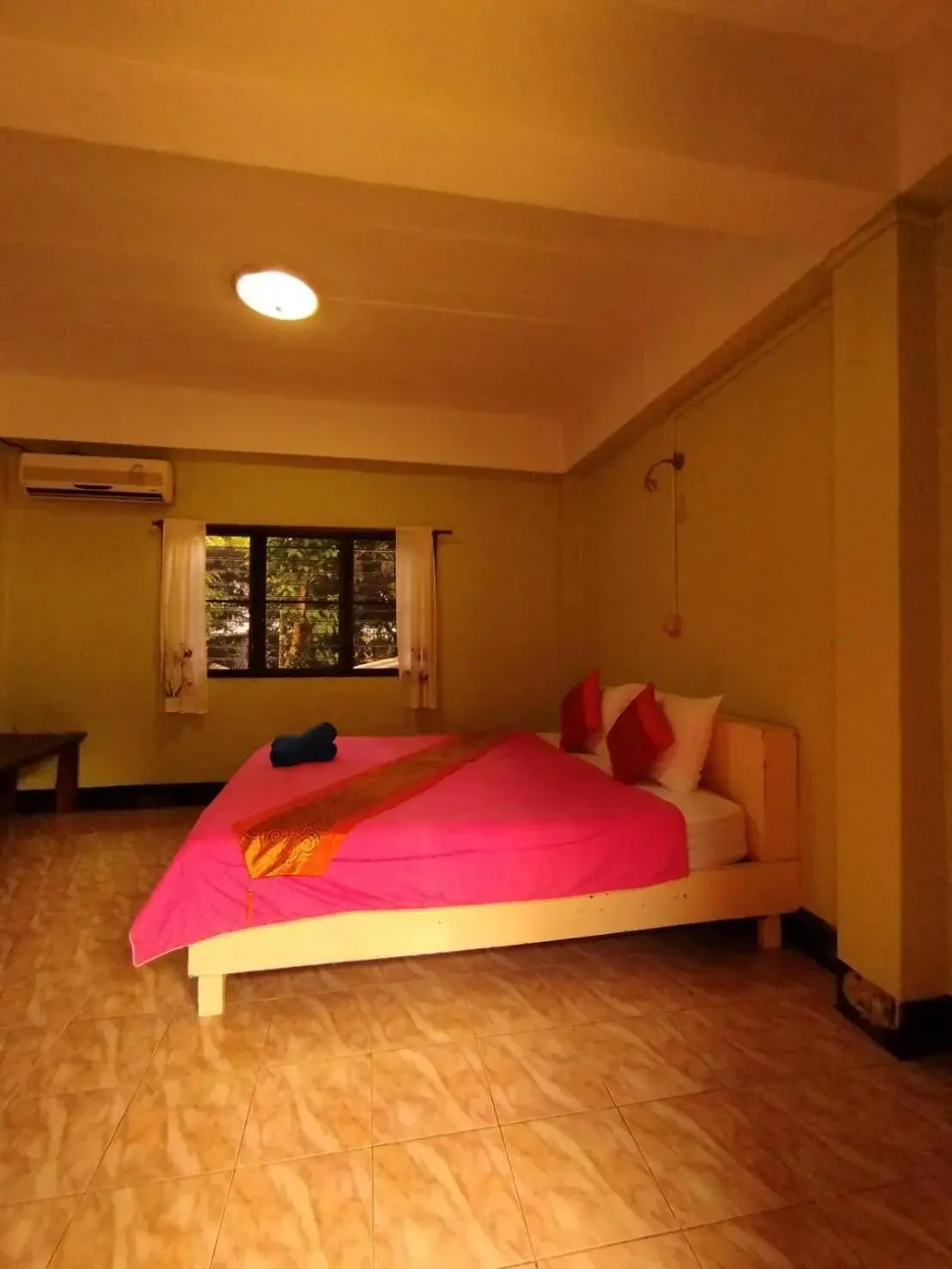 Standard Queen Room in Ploy Inn Koh Chang Standard Queen Room in Ploy Inn Koh Chang