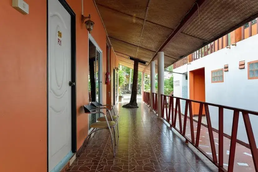 King Room with Balcony in Ploy Inn Koh Chang King Room with Balcony in Ploy Inn Koh Chang