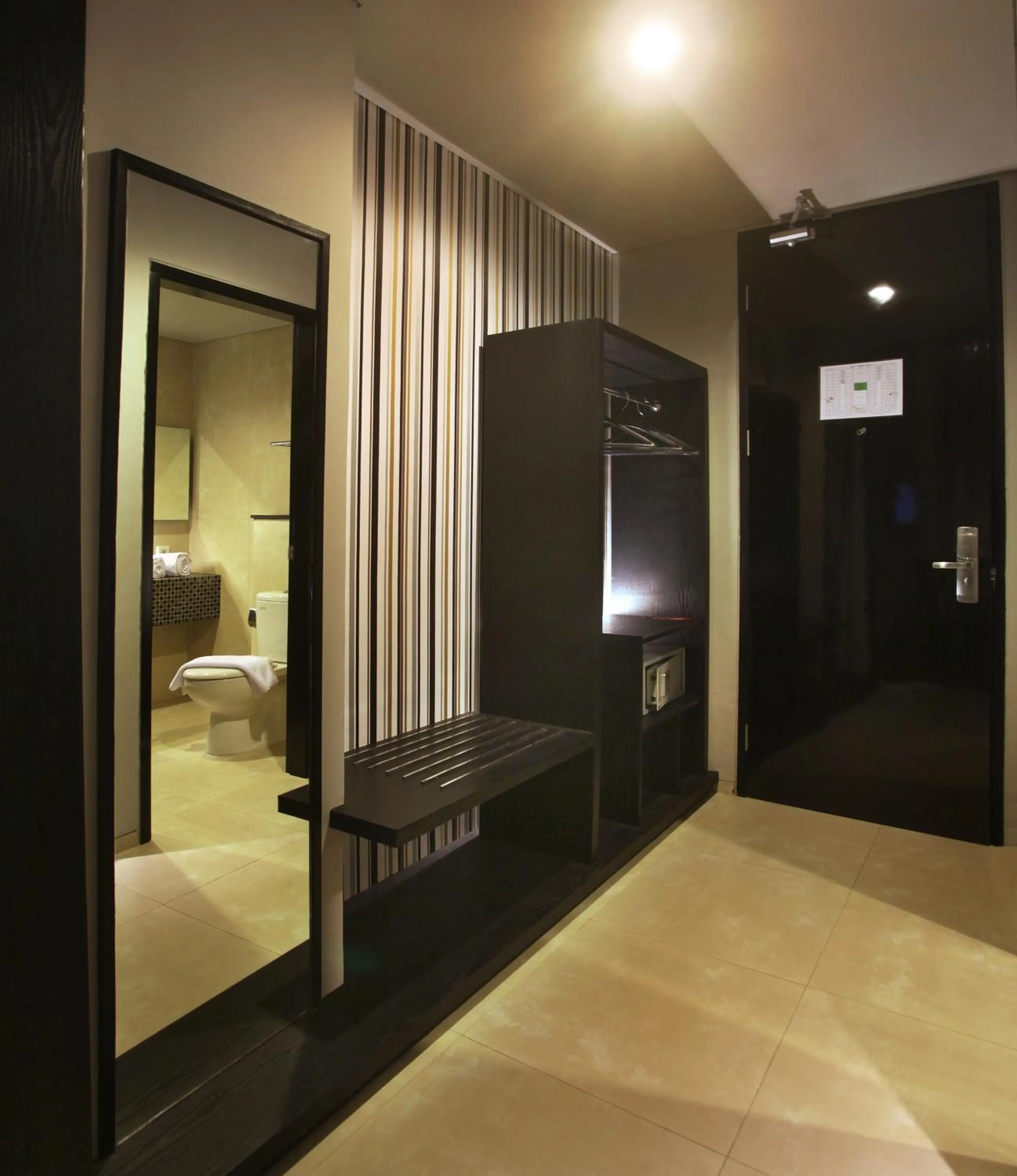 Bedroom, Bed in Cabin Hotel