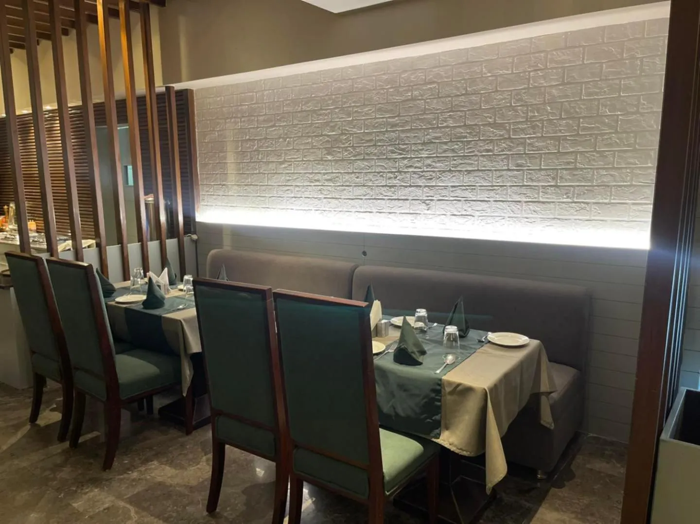 Restaurant/places to eat in Green Hotel & Restaurant