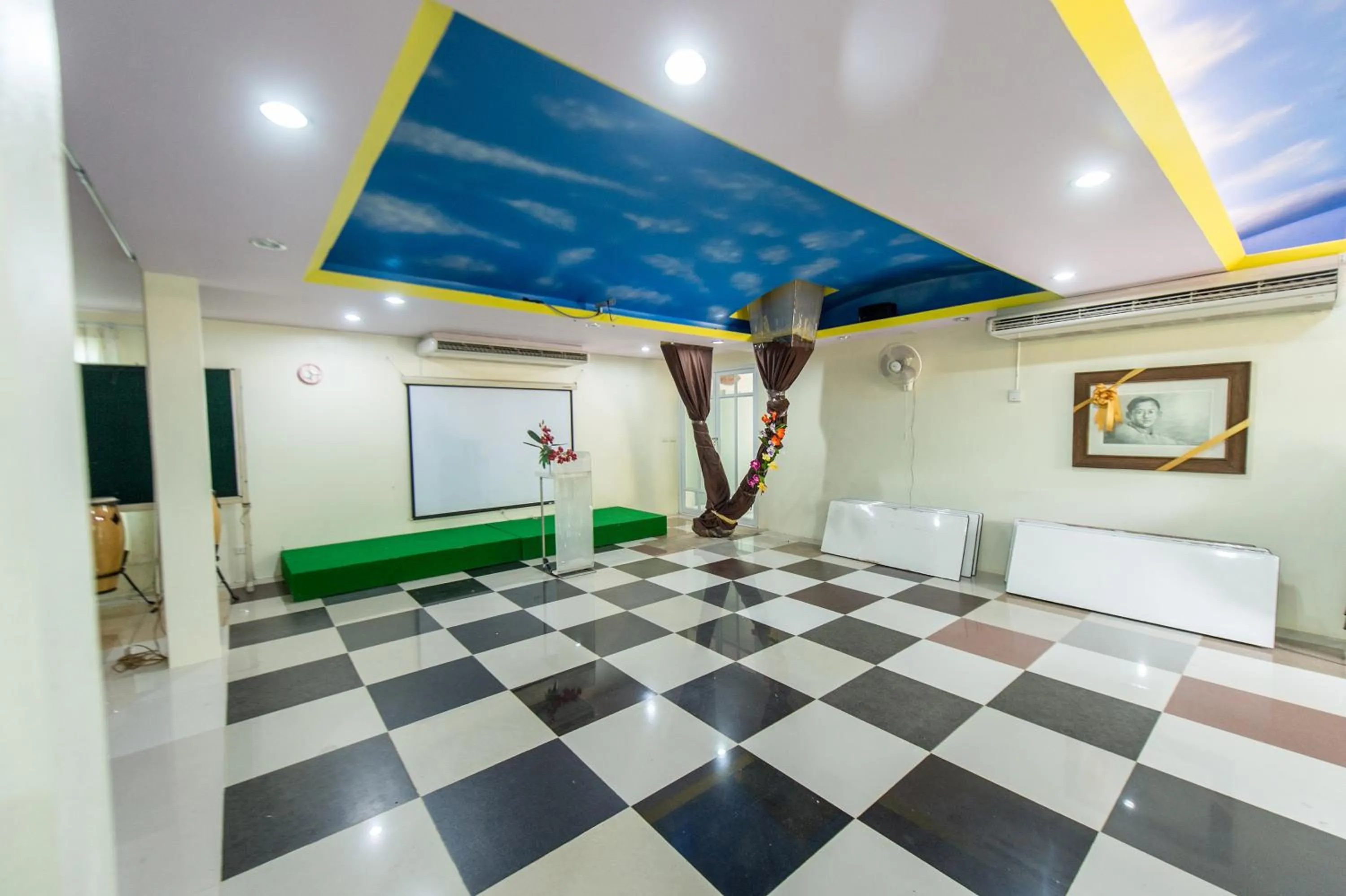 Business facilities in Poomvarin Resort