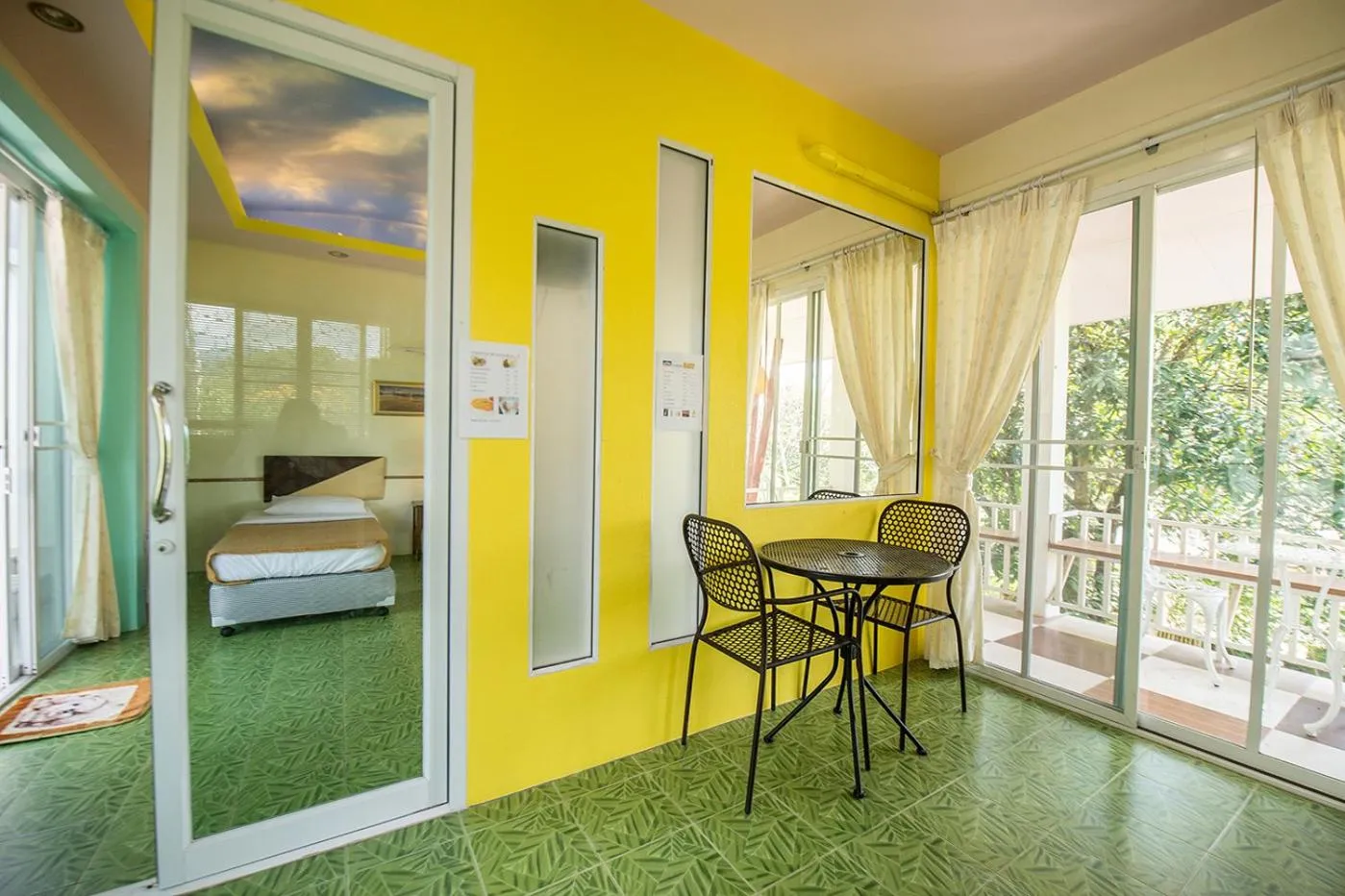 Bed in Poomvarin Resort