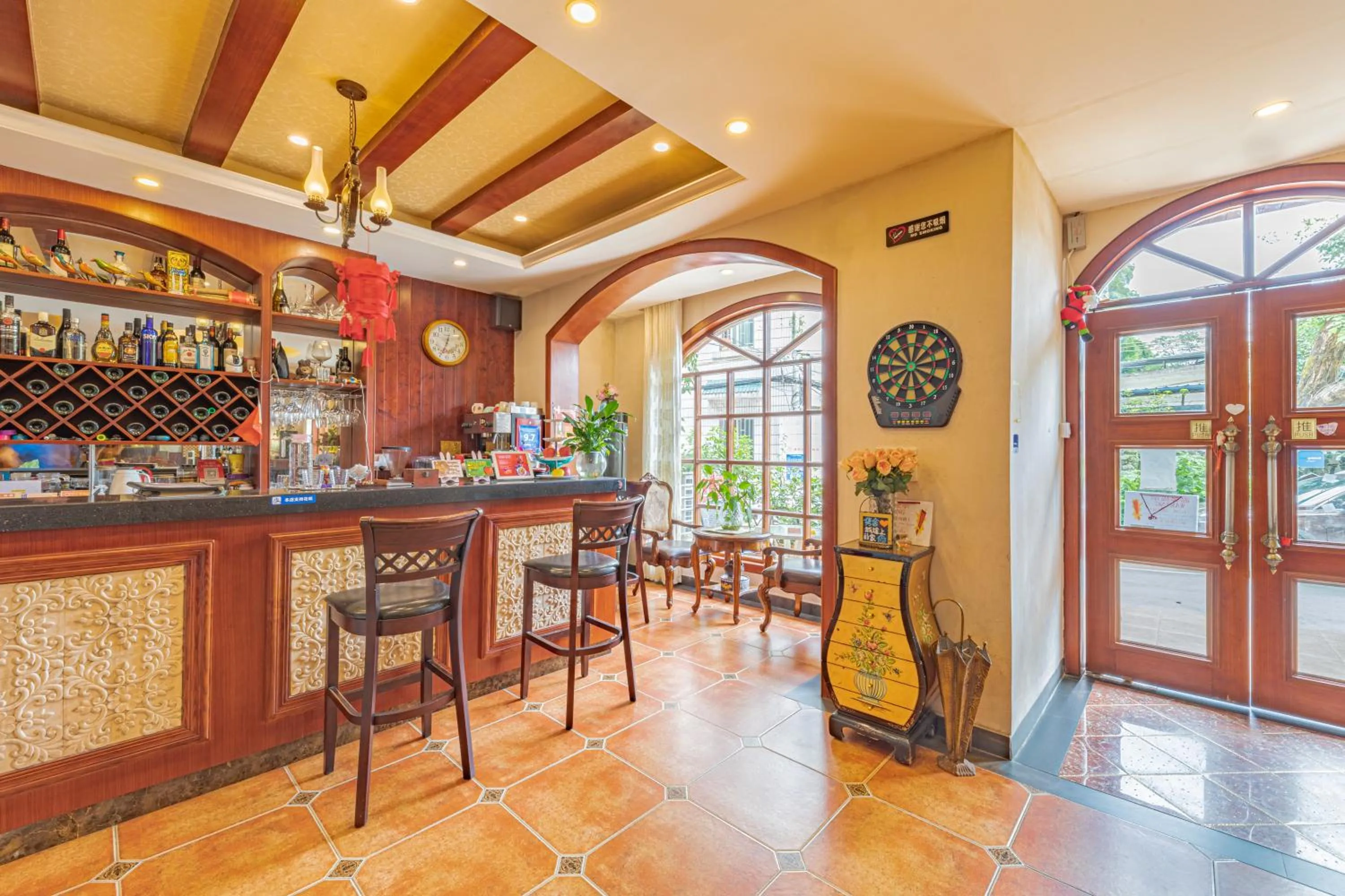 Lounge or bar in Junshe Boutique Guest House-Complementary pick up servie for a 3-night stay in a deluxe room