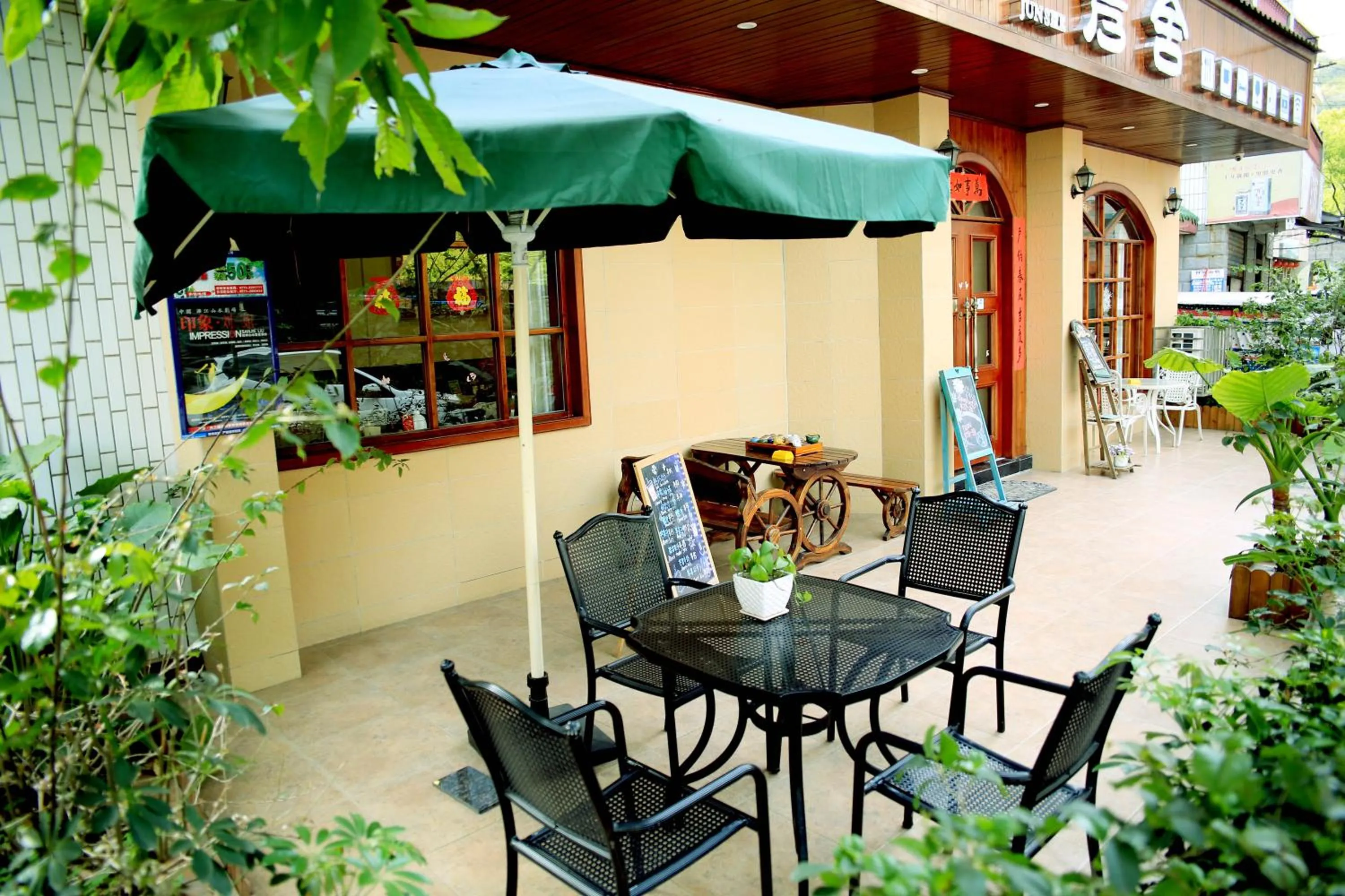 Garden in Junshe Boutique Guest House-Complementary pick up servie for a 3-night stay in a deluxe room