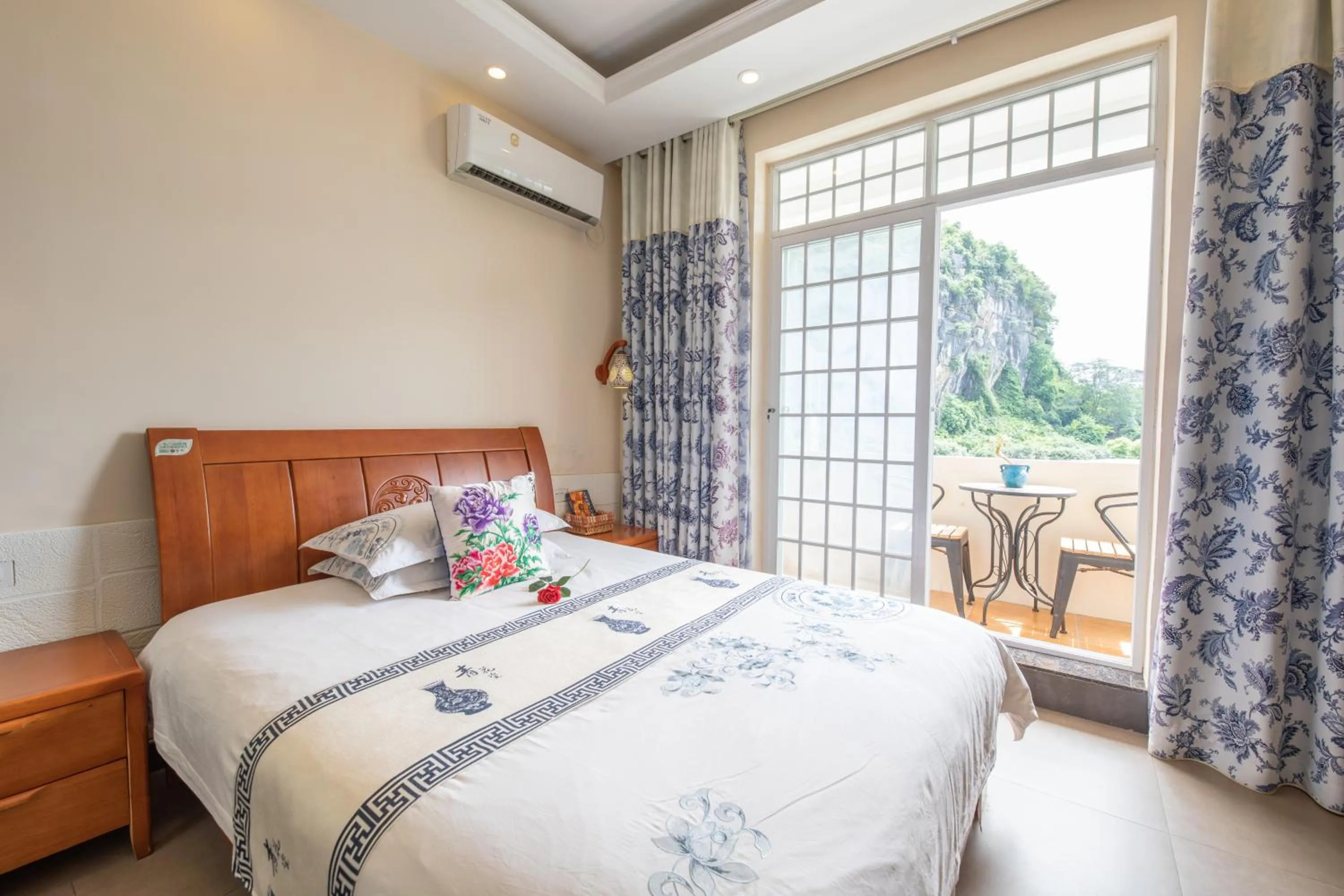 Photo of the whole room, Bed in Junshe Boutique Guest House-Complementary pick up servie for a 3-night stay in a deluxe room