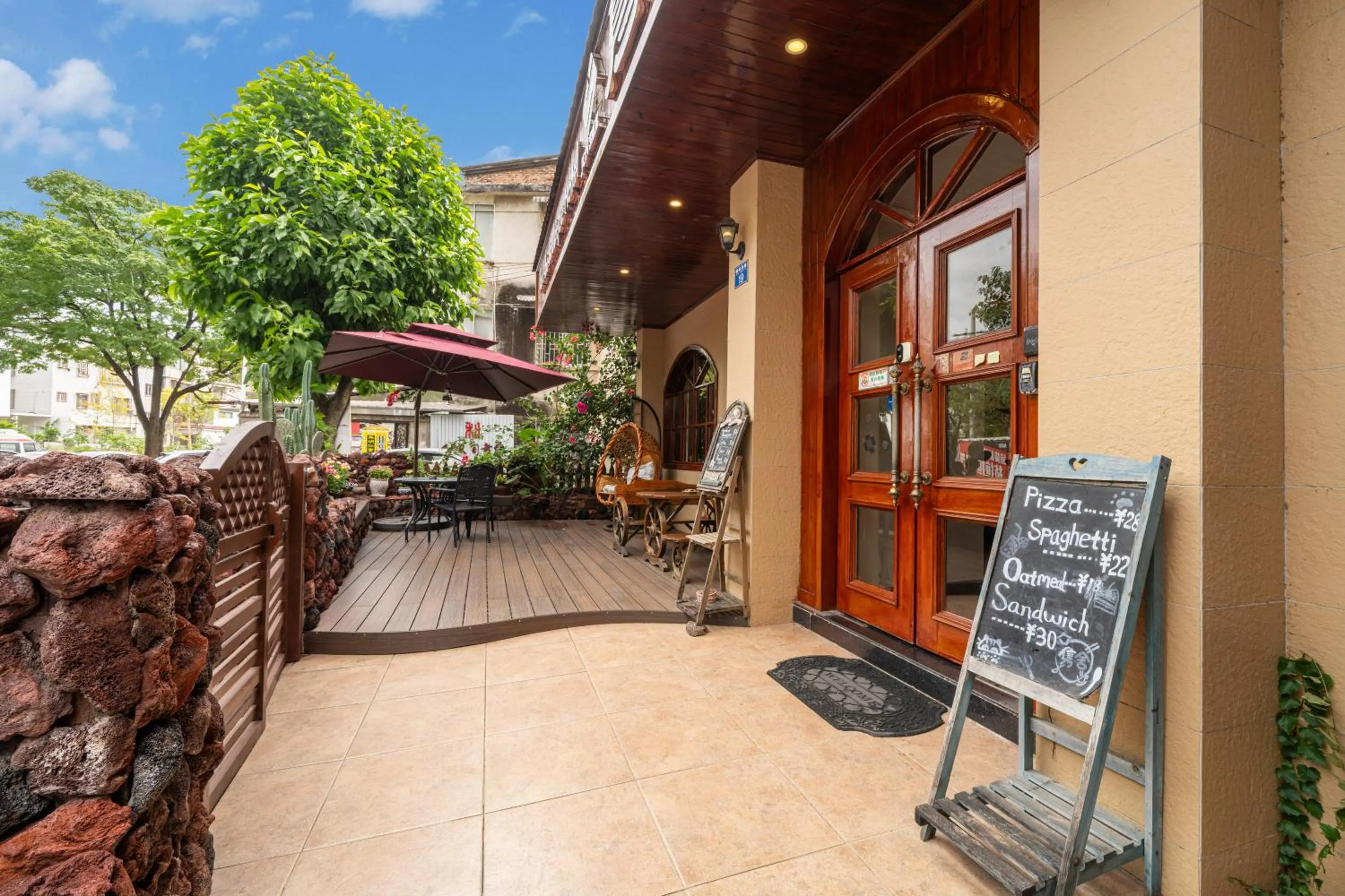 Inner courtyard view in Junshe Boutique Guest House-Complementary pick up servie for a 3-night stay in a deluxe room