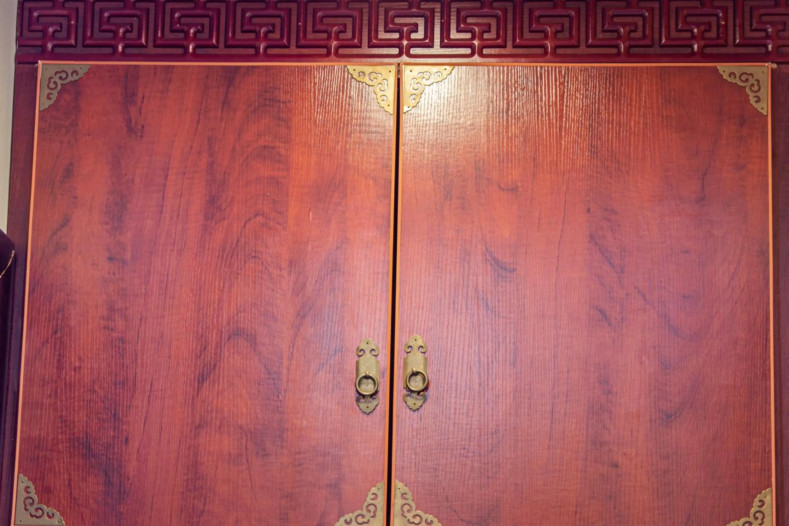 wardrobe in Junshe Boutique Guest House-Complementary pick up servie for a 3-night stay in a deluxe room