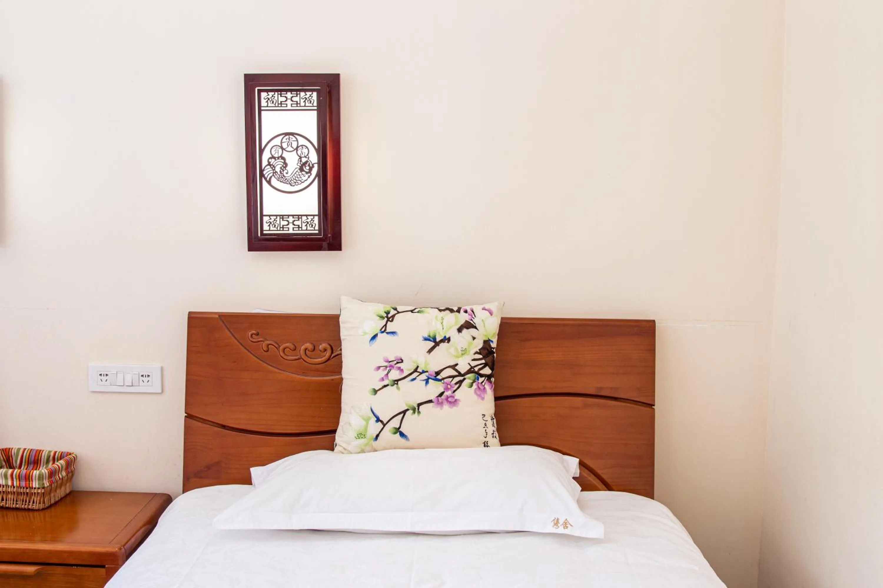 Bed in Junshe Boutique Guest House-Complementary pick up servie for a 3-night stay in a deluxe room