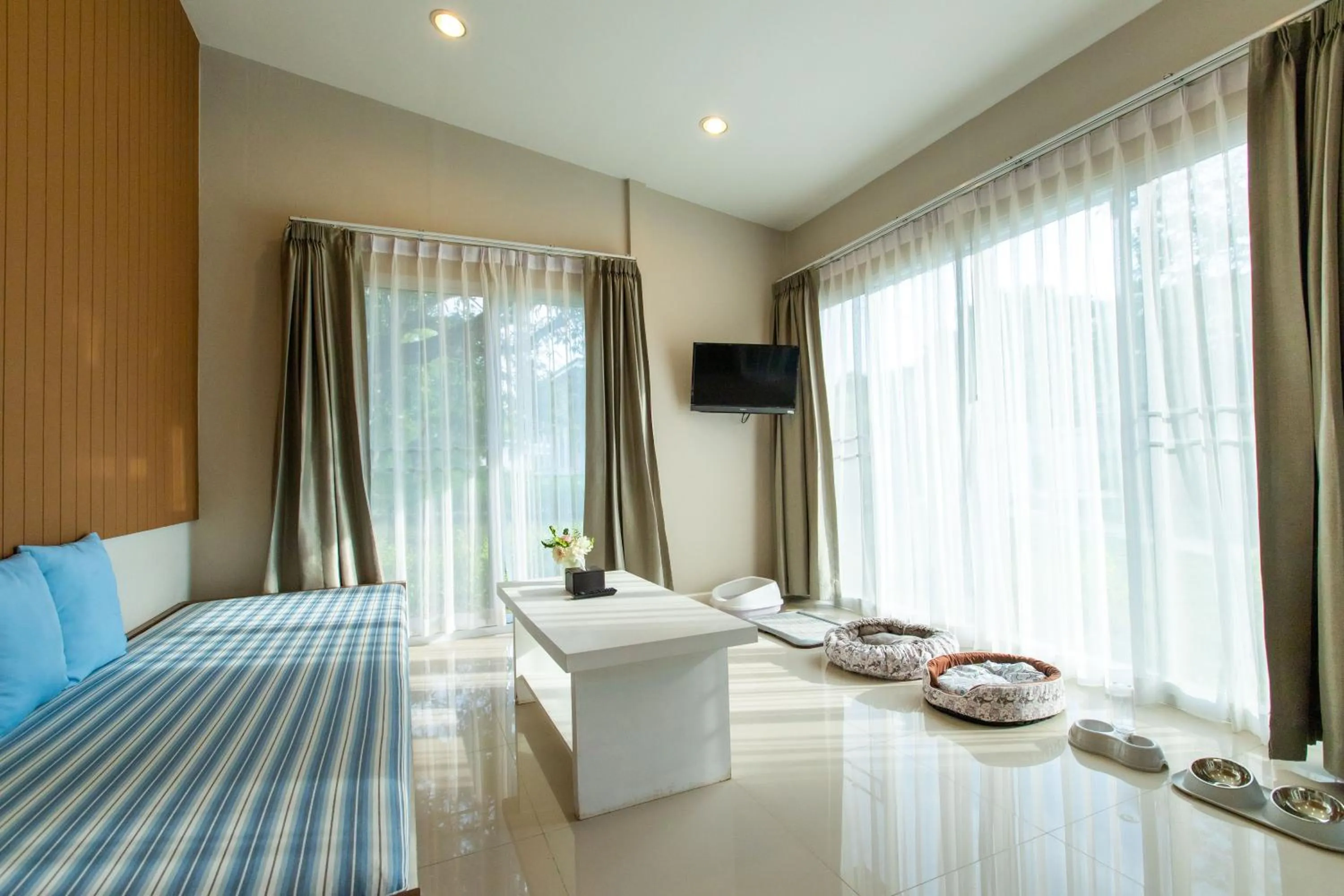 pet friendly, Bed in Bangsaen Heritage Hotel