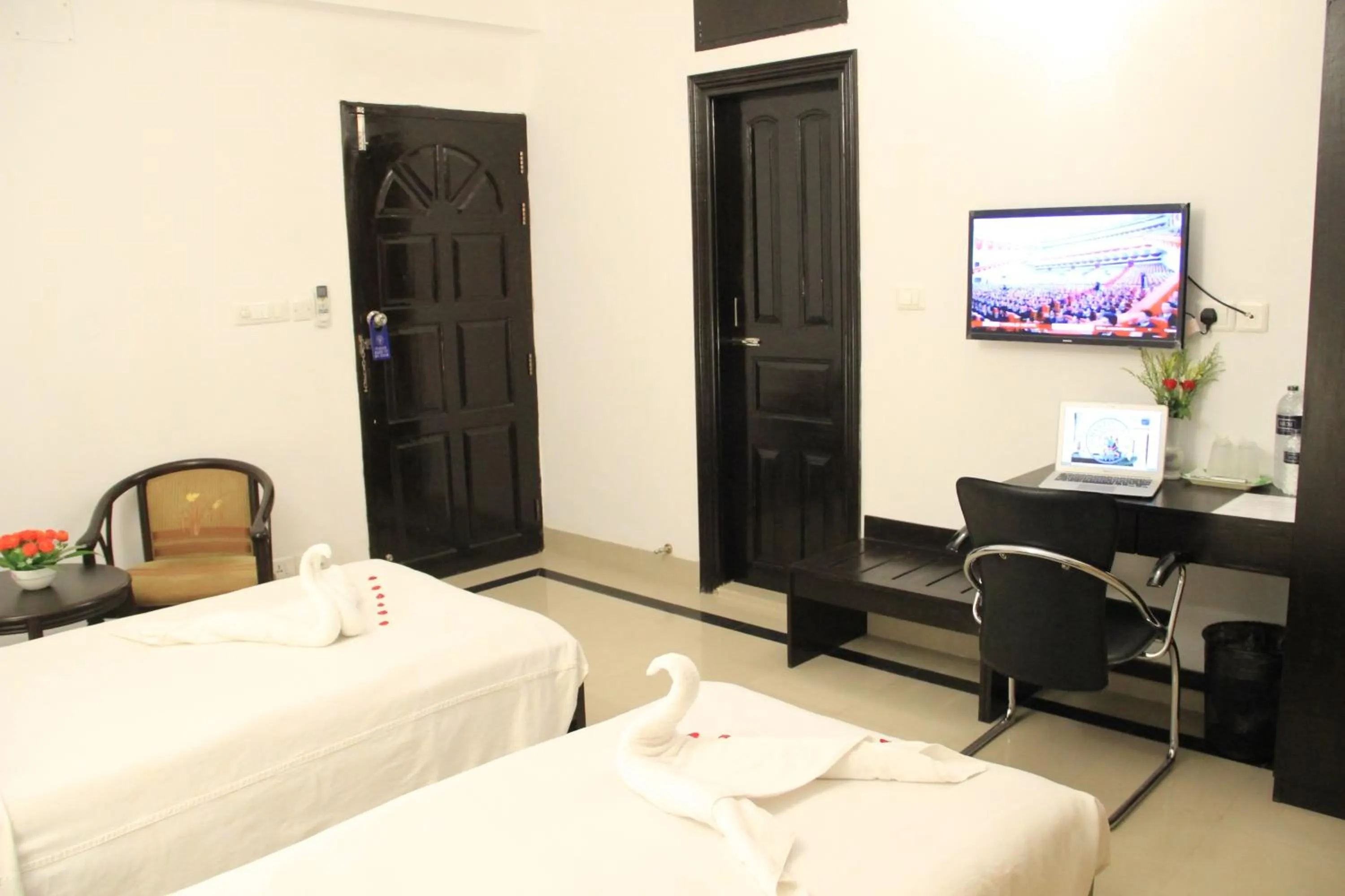 Bed in Aristocrat Inn - Lake Park & USA club