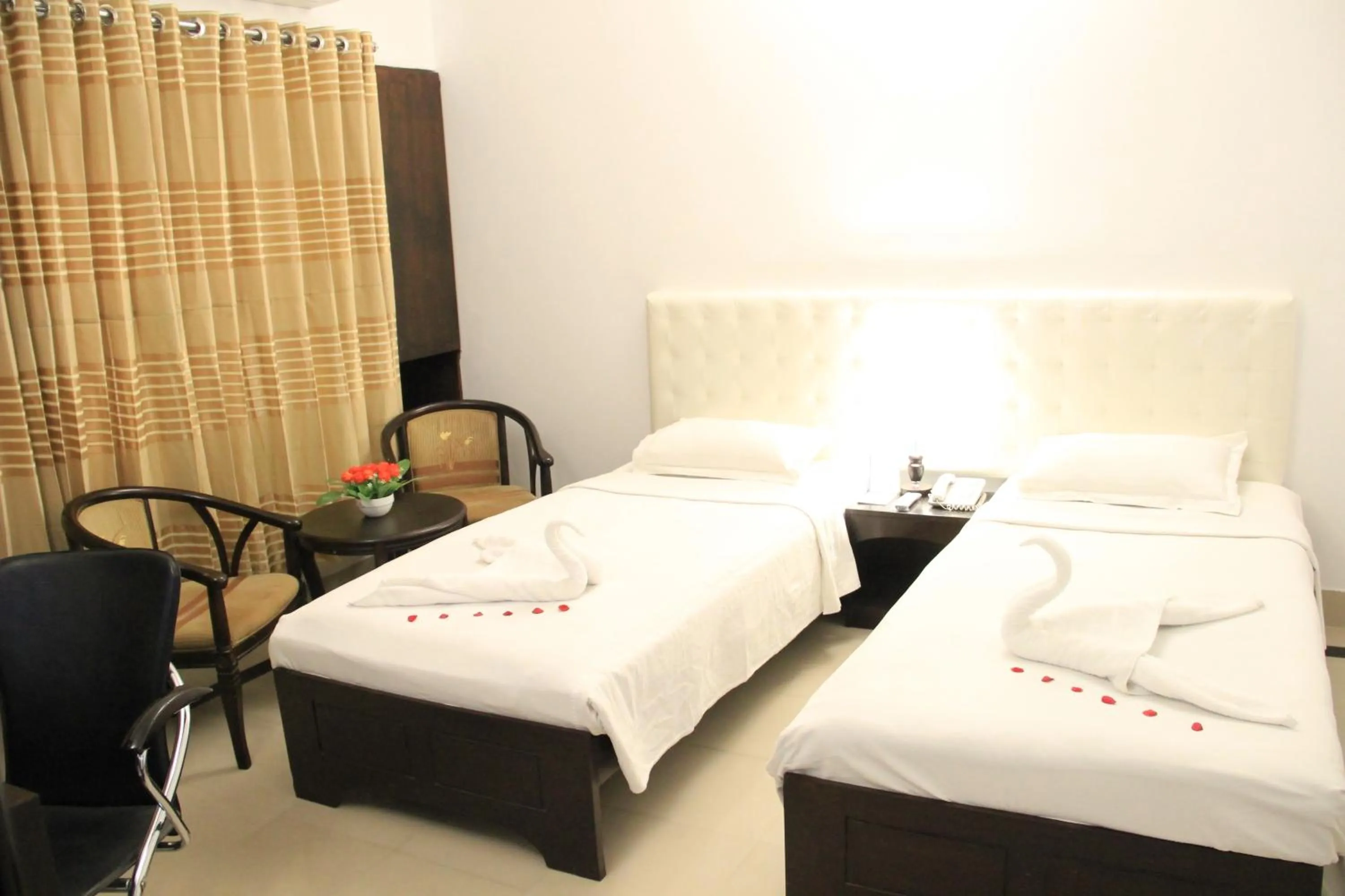 Bed in Aristocrat Inn - Lake Park & USA club