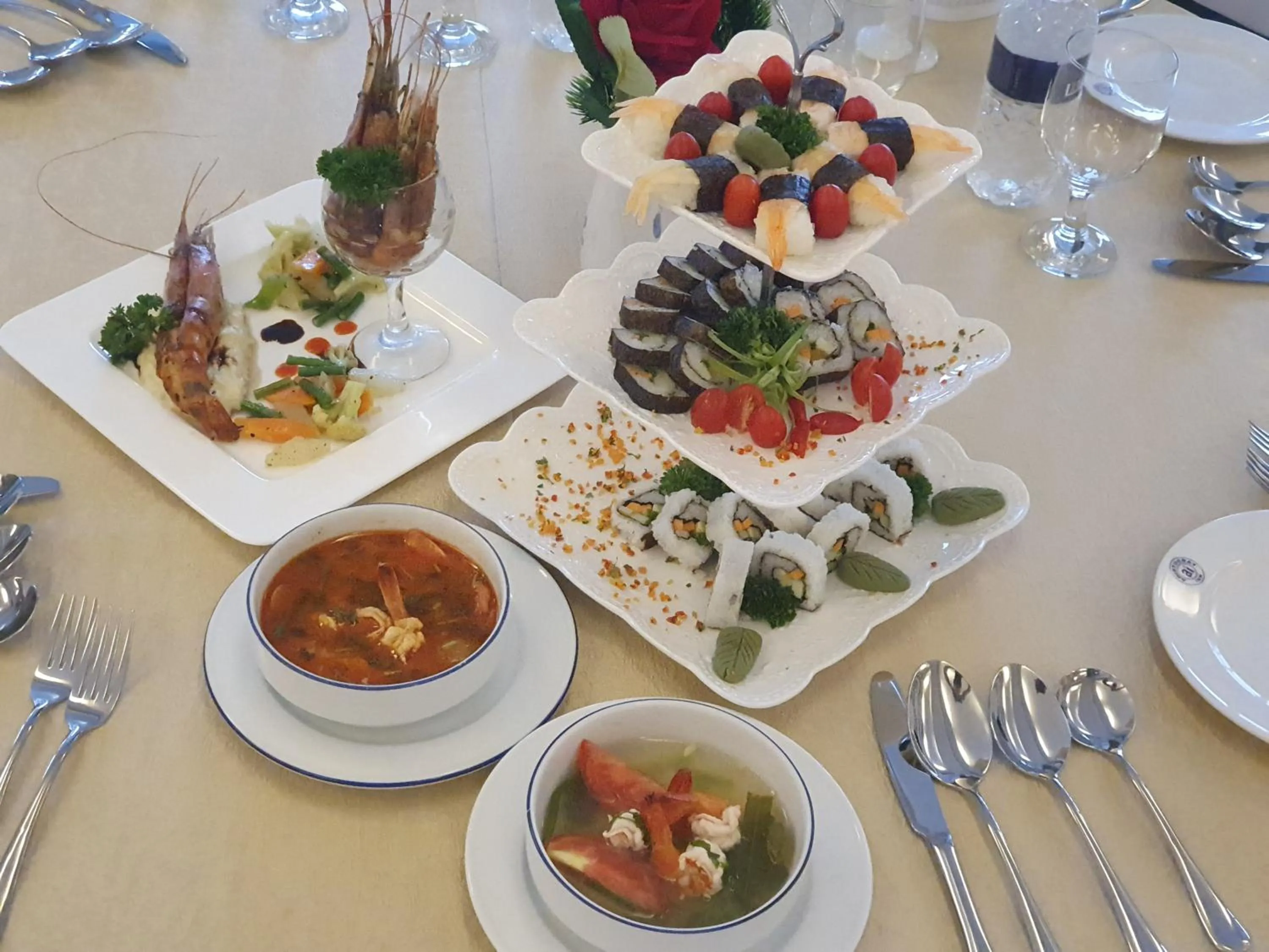 Food in Aristocrat Inn - Lake Park & USA club