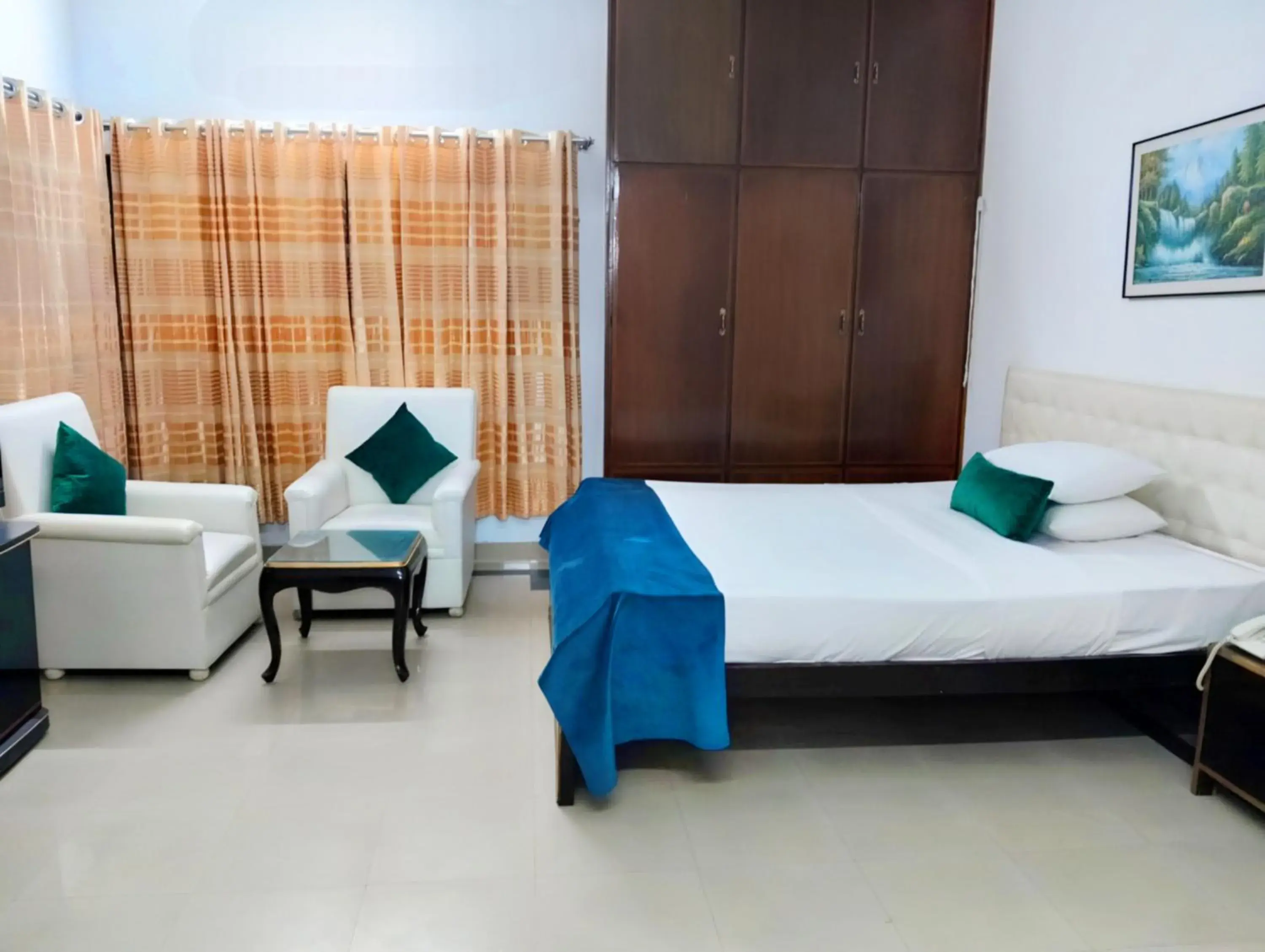 Super Deluxe Single Room in Aristocrat Inn - Lake Park & USA club Super Deluxe Single Room in Aristocrat Inn - Lake Park & USA club