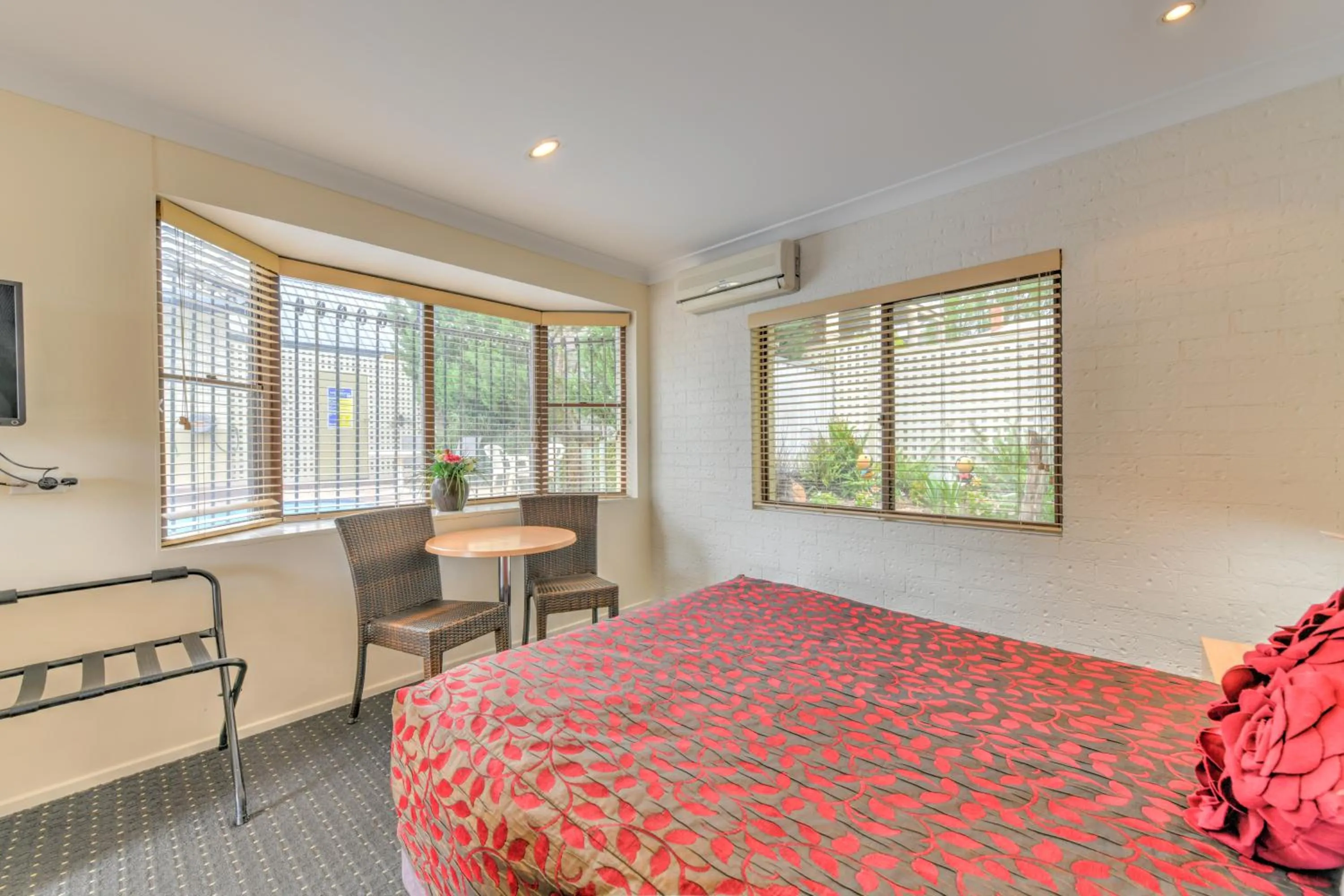 Bedroom, Bed in Motel Grande