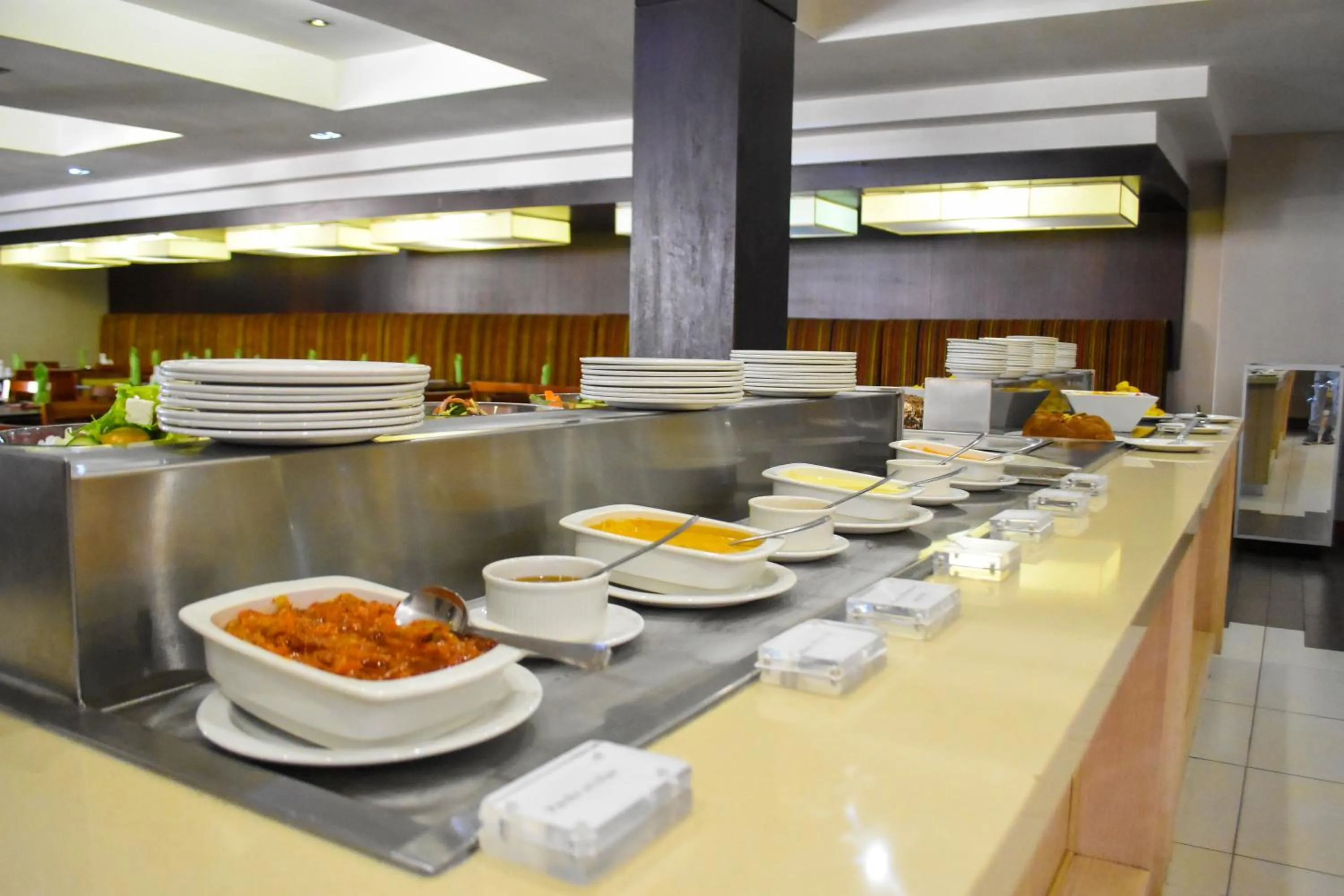 Restaurant/places to eat in Cresta Mahalapye Hotel