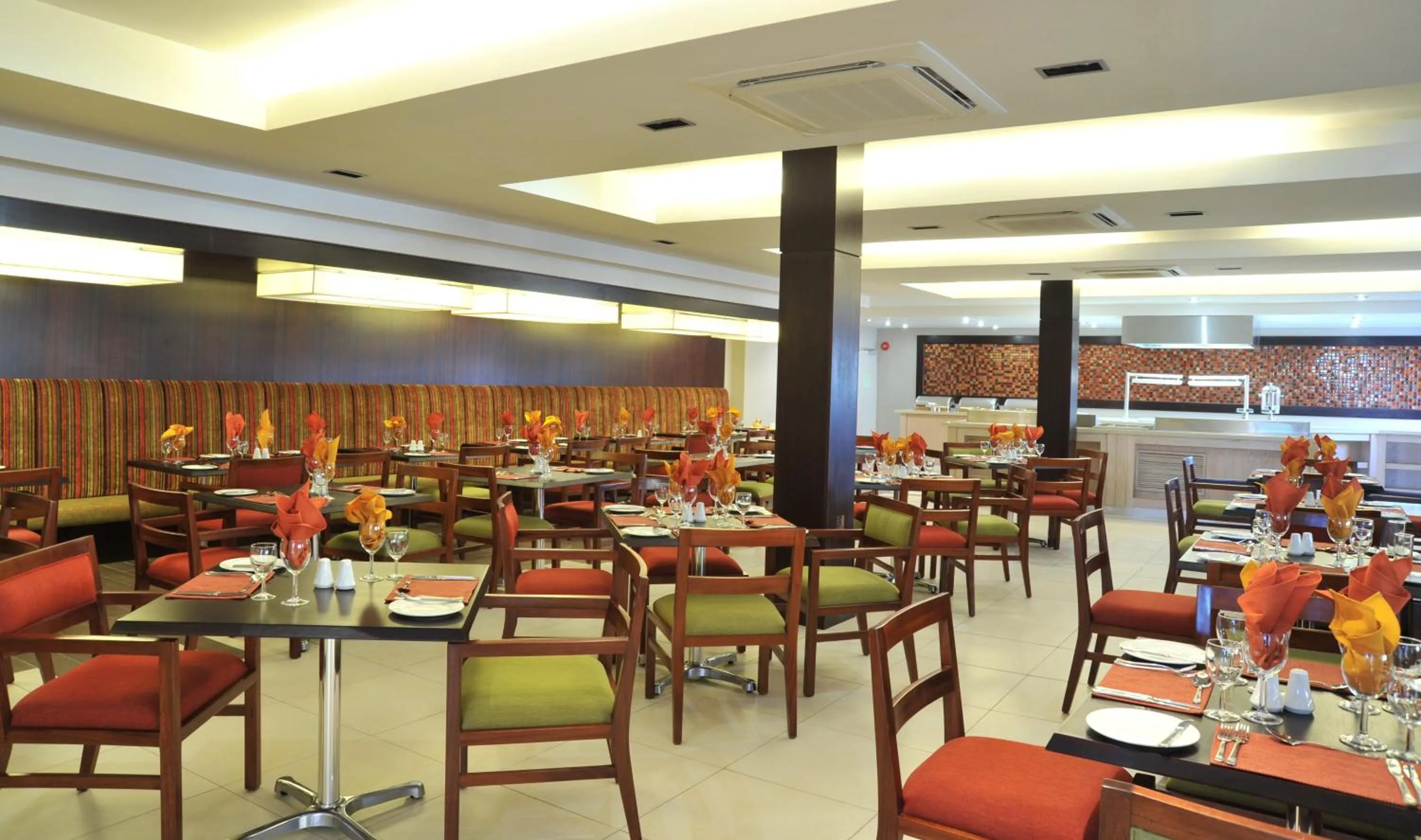 Restaurant/places to eat in Cresta Mahalapye Hotel
