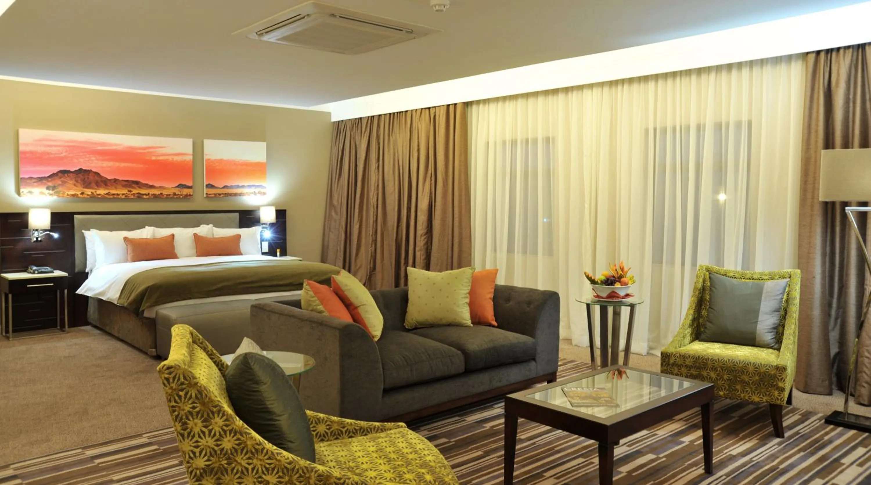 Bedroom, Bed in Cresta Mahalapye Hotel