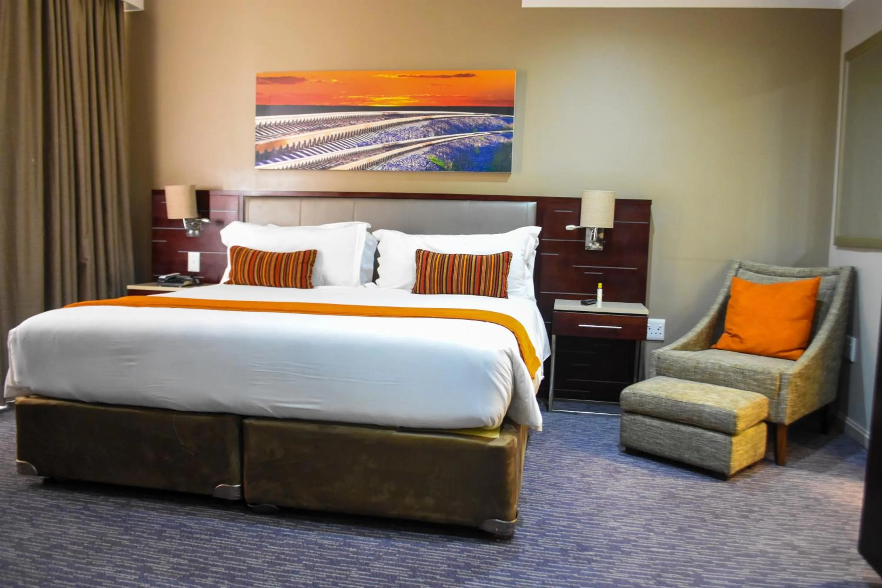 Bedroom, Bed in Cresta Mahalapye Hotel